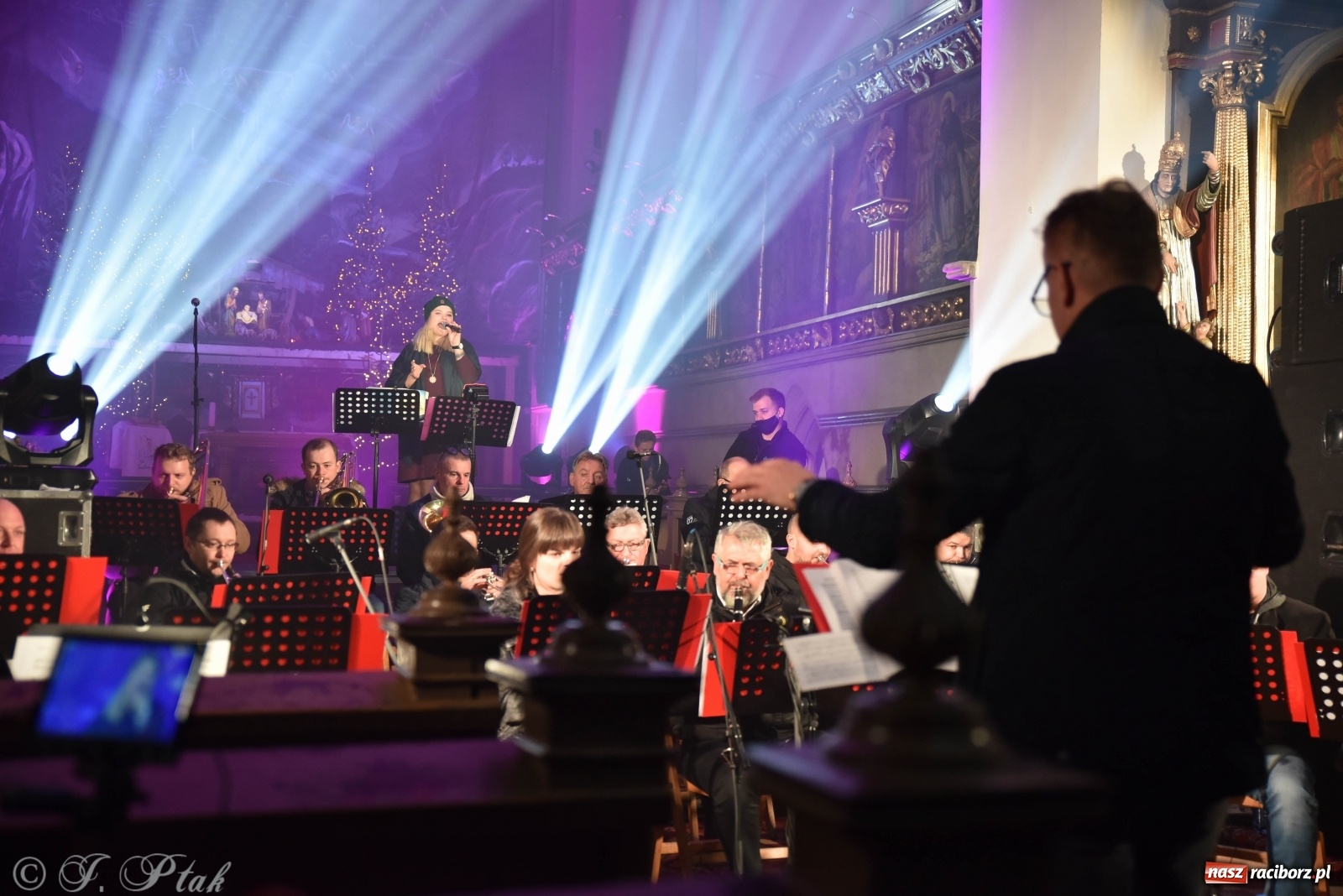 Zdjęcie w galerii na portalu naszraciborz.pl: Koncert świąteczny orkiestry Plania w kościele farnym wiadomości z regionu