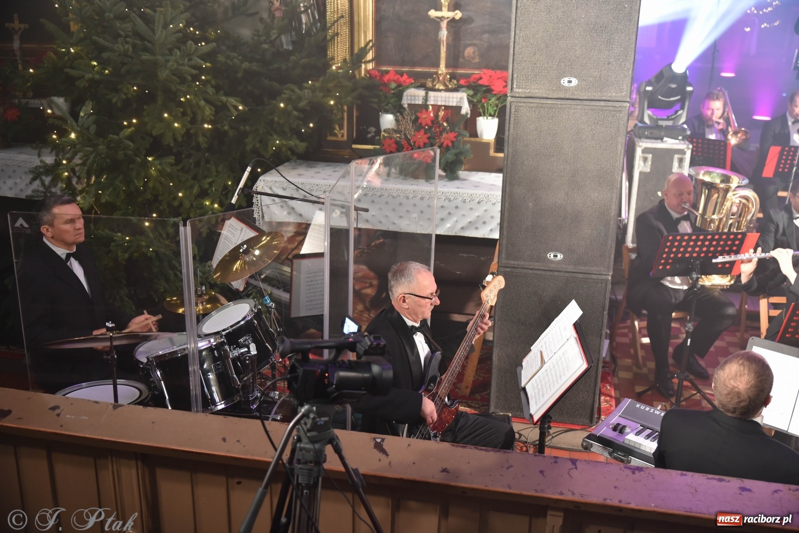 Zdjęcie w galerii na portalu naszraciborz.pl: Koncert świąteczny orkiestry Plania w kościele farnym wiadomości z regionu