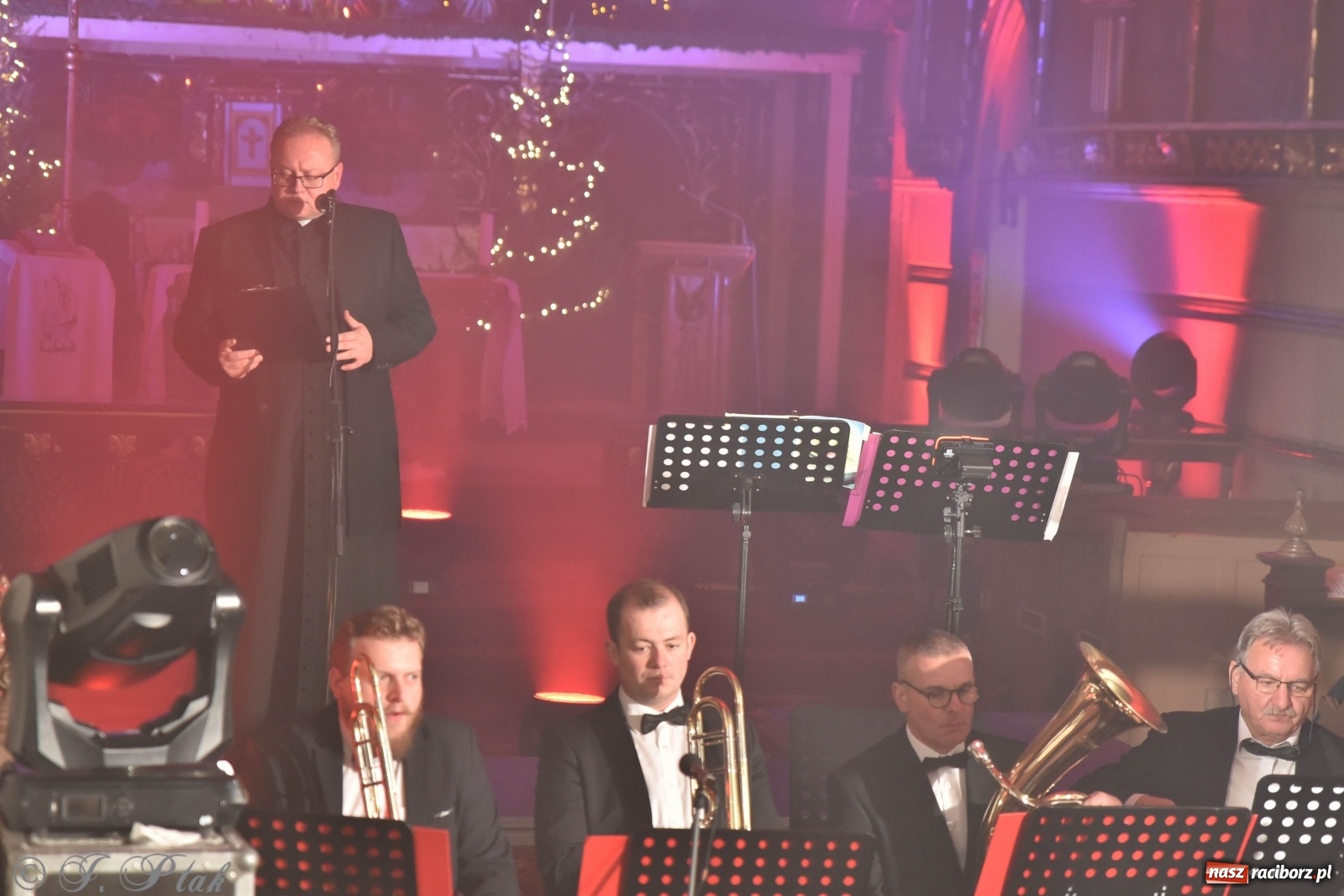 Zdjęcie w galerii na portalu naszraciborz.pl: Koncert świąteczny orkiestry Plania w kościele farnym wiadomości z regionu