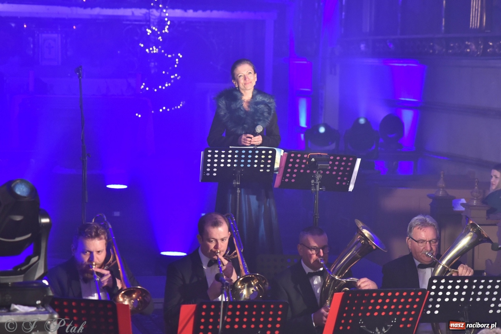 Zdjęcie w galerii na portalu naszraciborz.pl: Koncert świąteczny orkiestry Plania w kościele farnym wiadomości z regionu