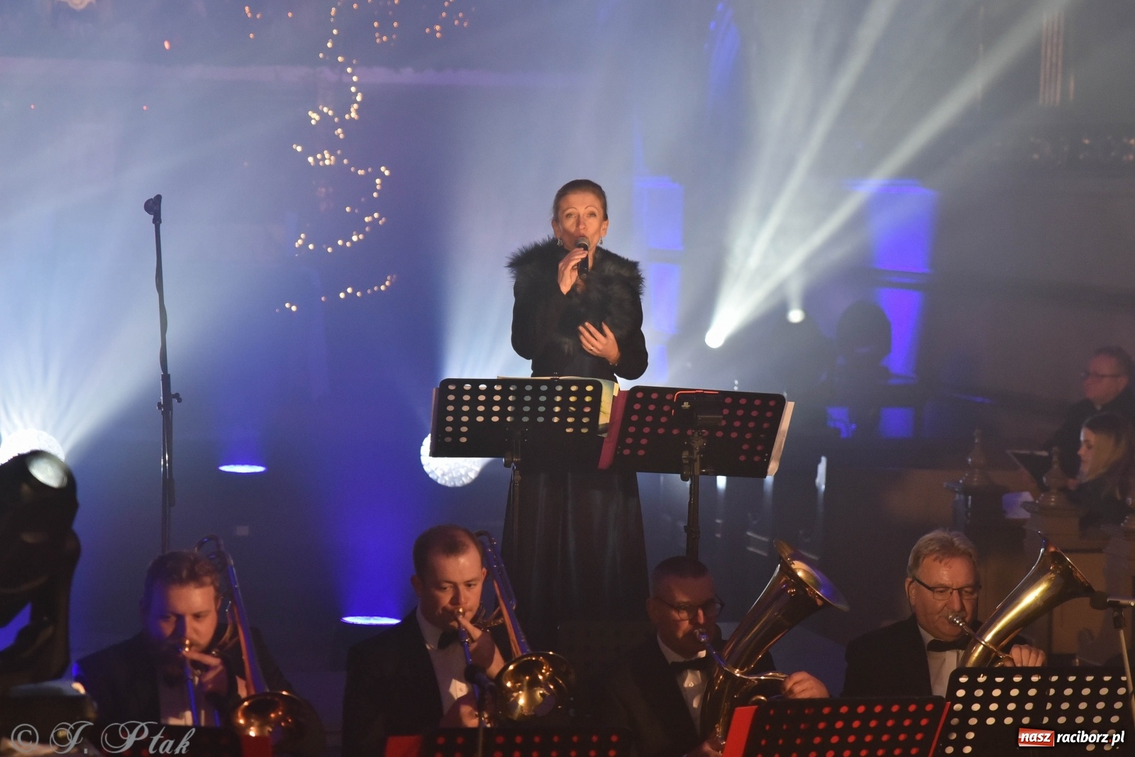 Zdjęcie w galerii na portalu naszraciborz.pl: Koncert świąteczny orkiestry Plania w kościele farnym wiadomości z regionu