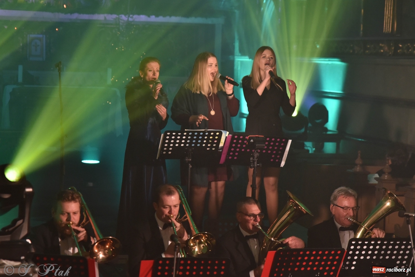 Zdjęcie w galerii na portalu naszraciborz.pl: Koncert świąteczny orkiestry Plania w kościele farnym wiadomości z regionu