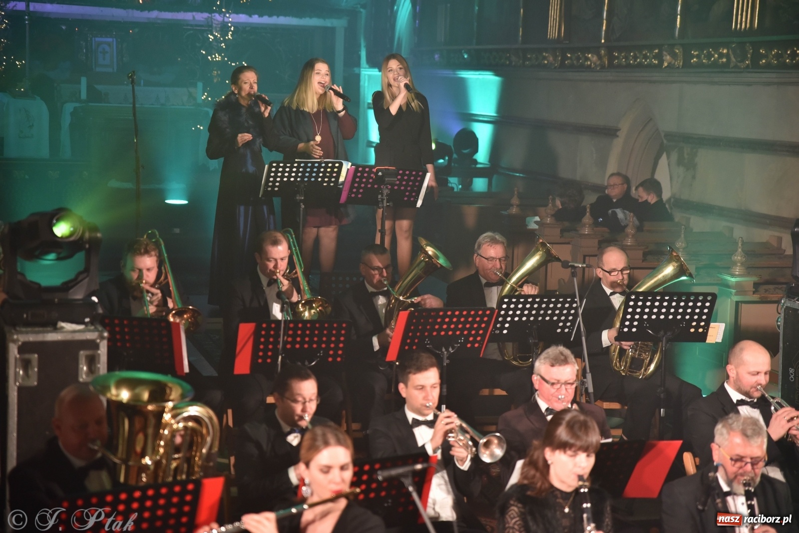 Zdjęcie w galerii na portalu naszraciborz.pl: Koncert świąteczny orkiestry Plania w kościele farnym wiadomości z regionu