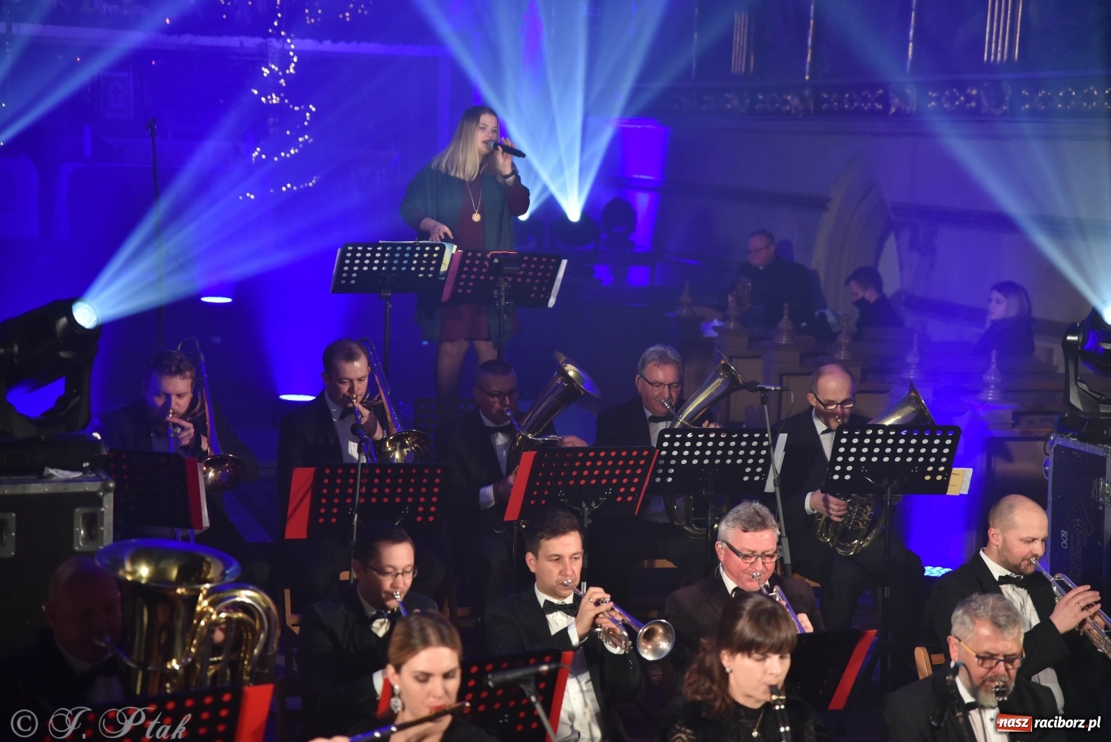 Zdjęcie w galerii na portalu naszraciborz.pl: Koncert świąteczny orkiestry Plania w kościele farnym wiadomości z regionu