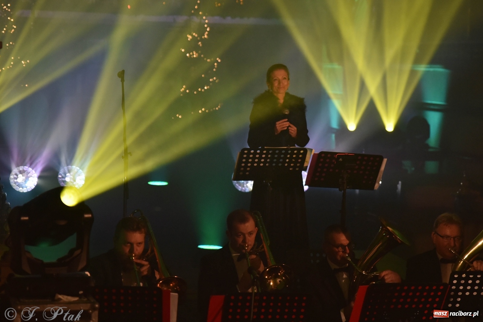 Zdjęcie w galerii na portalu naszraciborz.pl: Koncert świąteczny orkiestry Plania w kościele farnym wiadomości z regionu