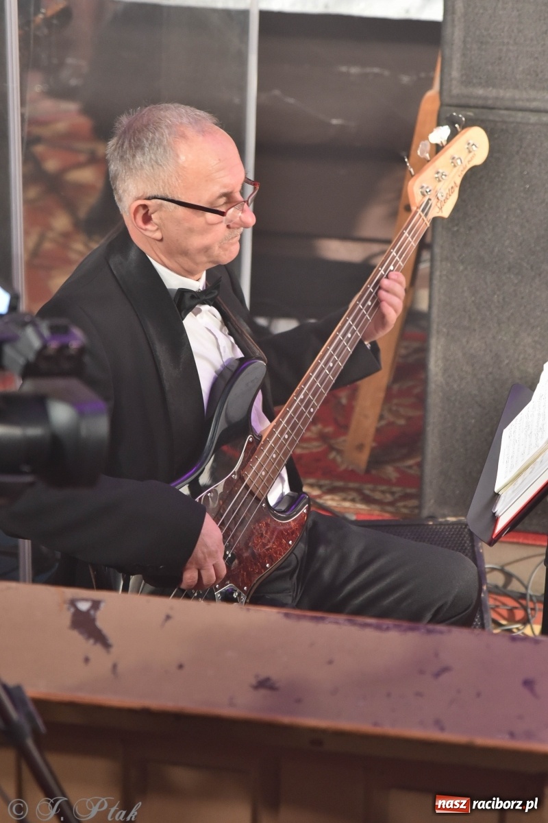 Zdjęcie w galerii na portalu naszraciborz.pl: Koncert świąteczny orkiestry Plania w kościele farnym wiadomości z regionu