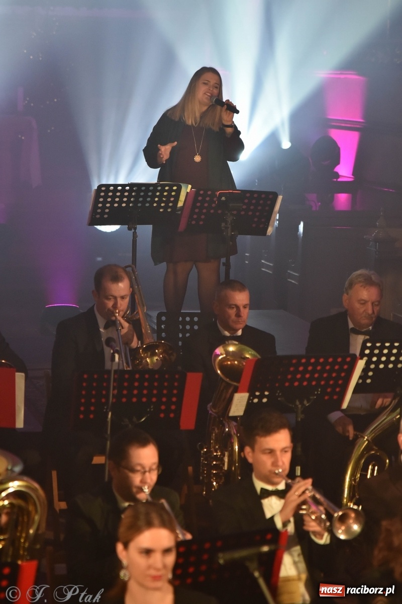 Zdjęcie w galerii na portalu naszraciborz.pl: Koncert świąteczny orkiestry Plania w kościele farnym wiadomości z regionu