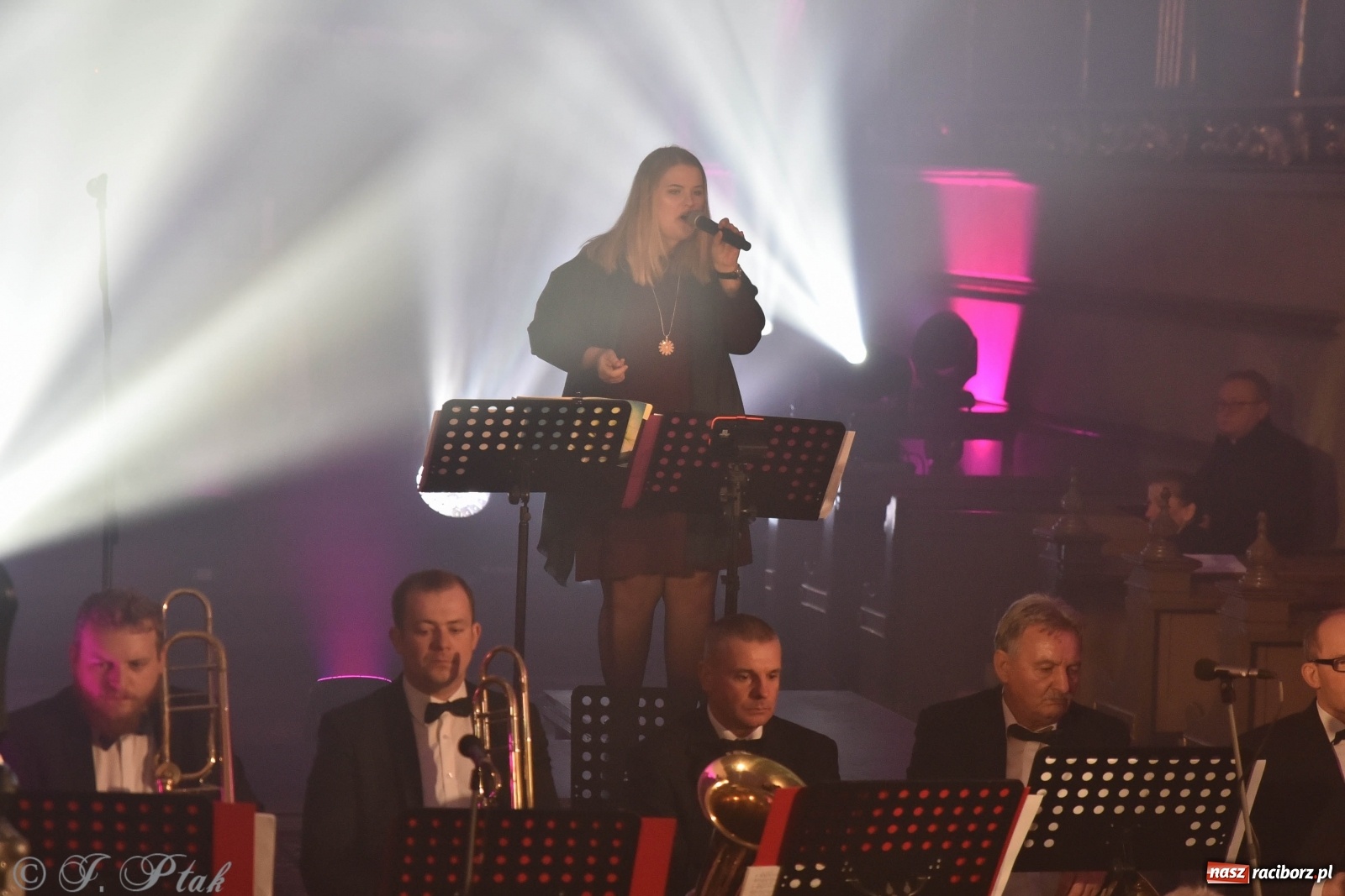 Zdjęcie w galerii na portalu naszraciborz.pl: Koncert świąteczny orkiestry Plania w kościele farnym wiadomości z regionu