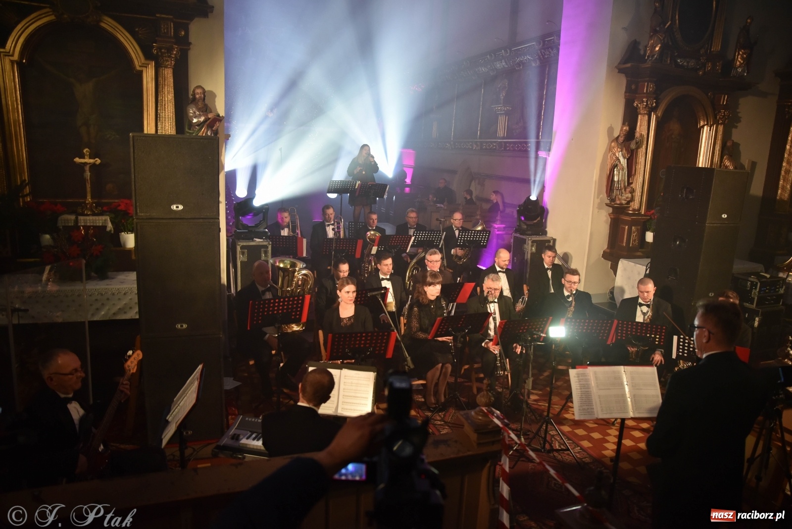 Zdjęcie w galerii na portalu naszraciborz.pl: Koncert świąteczny orkiestry Plania w kościele farnym wiadomości z regionu