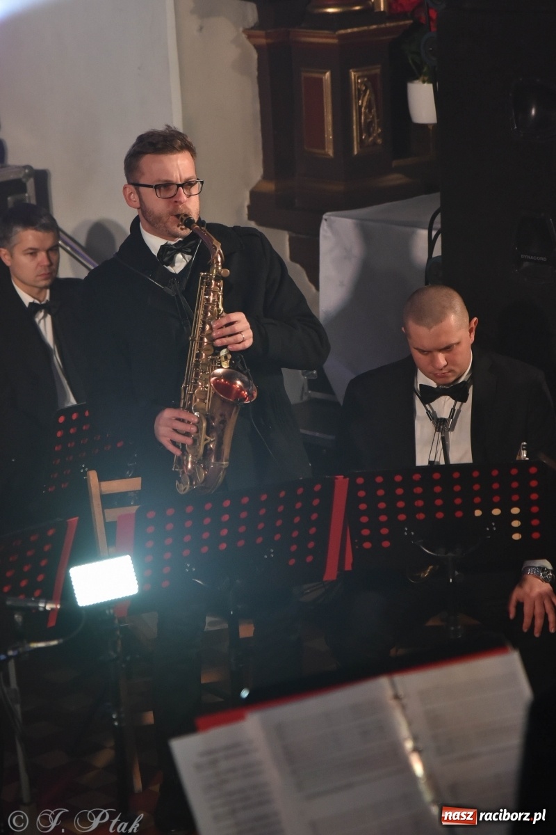 Zdjęcie w galerii na portalu naszraciborz.pl: Koncert świąteczny orkiestry Plania w kościele farnym wiadomości z regionu