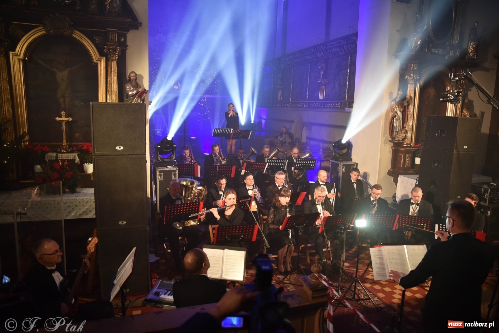 Zdjęcie w galerii na portalu naszraciborz.pl: Koncert świąteczny orkiestry Plania w kościele farnym wiadomości z regionu