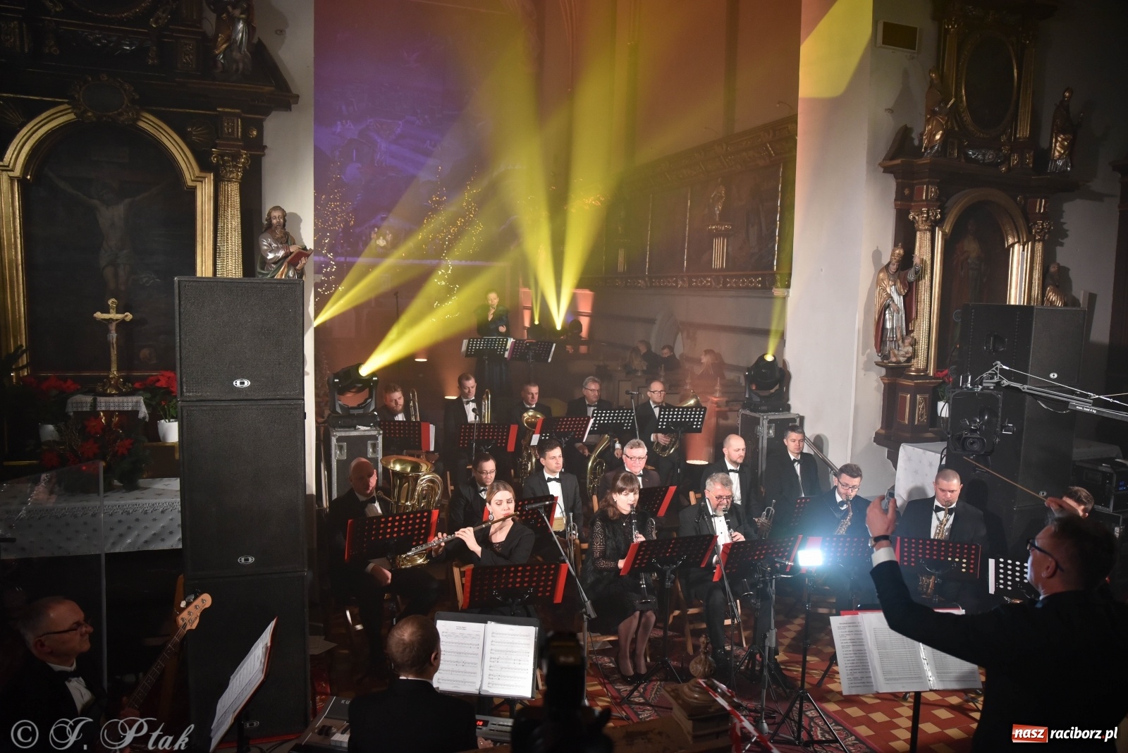 Zdjęcie w galerii na portalu naszraciborz.pl: Koncert świąteczny orkiestry Plania w kościele farnym wiadomości z regionu