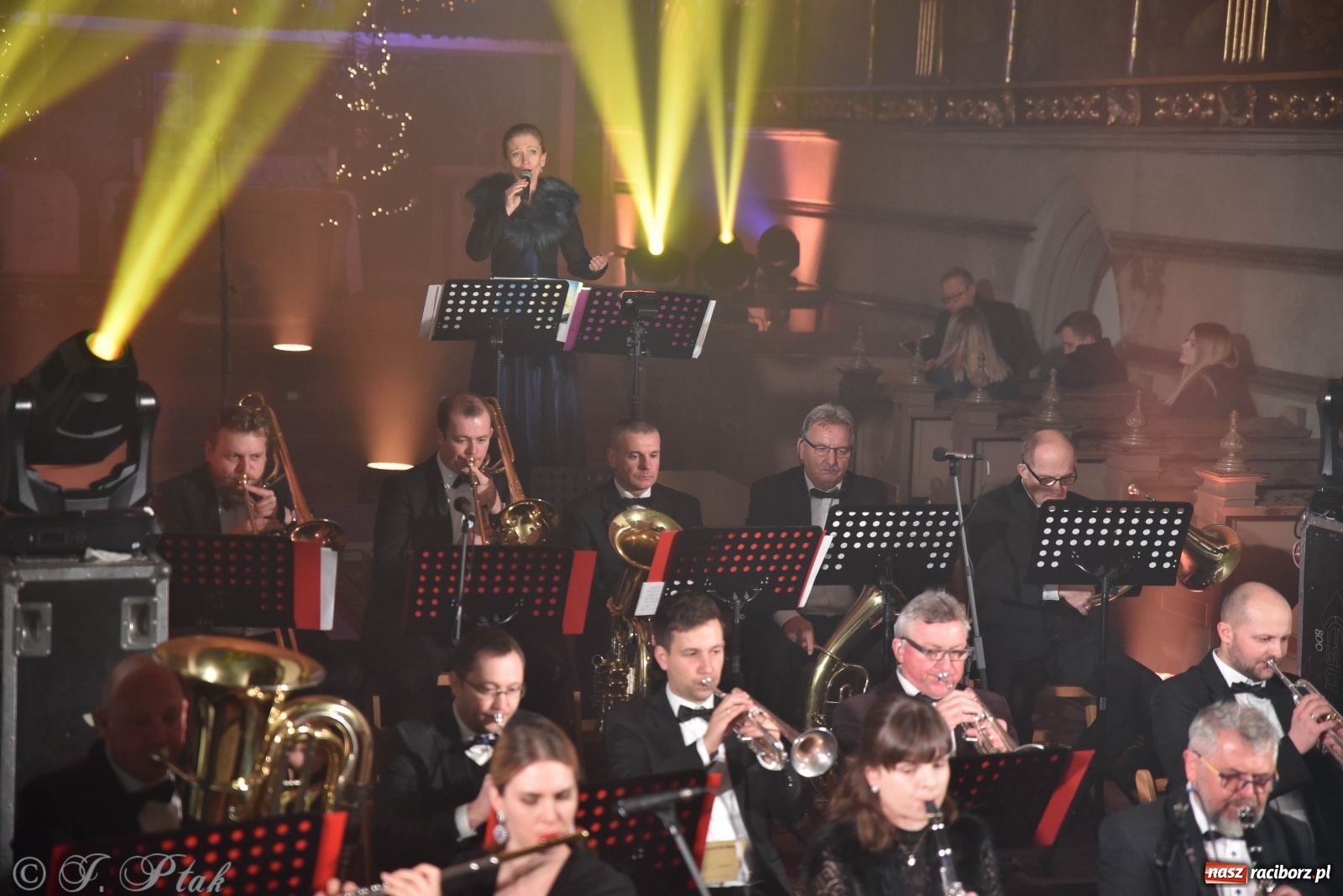 Zdjęcie w galerii na portalu naszraciborz.pl: Koncert świąteczny orkiestry Plania w kościele farnym wiadomości z regionu