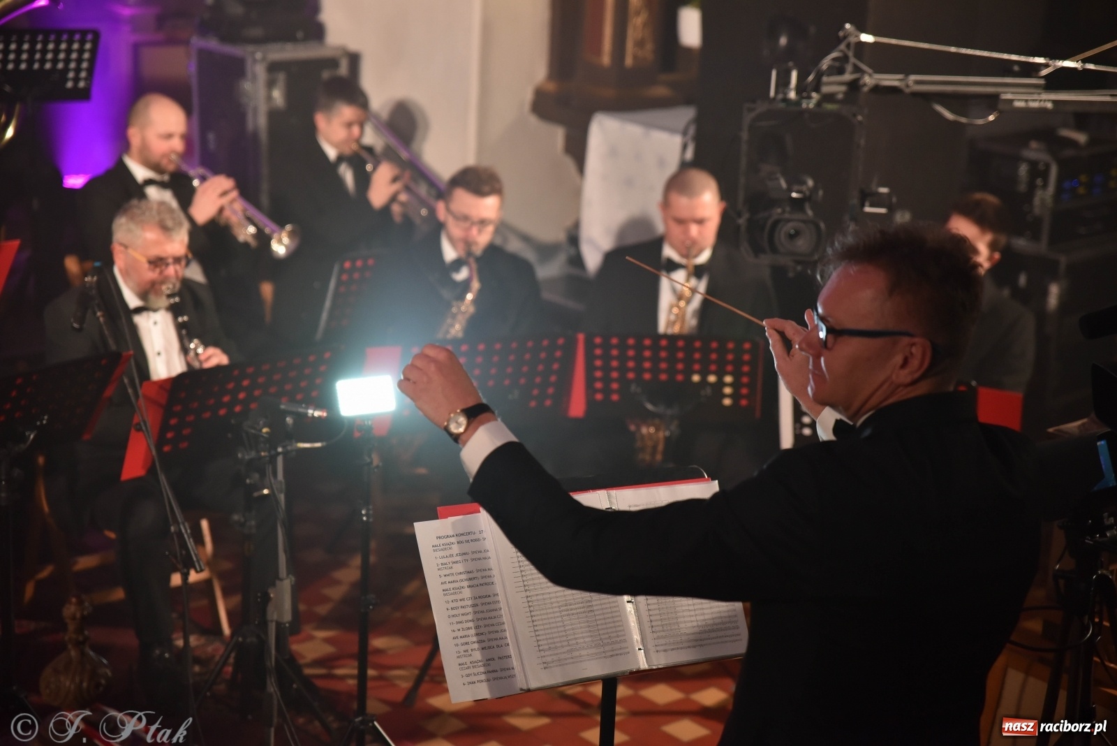 Zdjęcie w galerii na portalu naszraciborz.pl: Koncert świąteczny orkiestry Plania w kościele farnym wiadomości z regionu