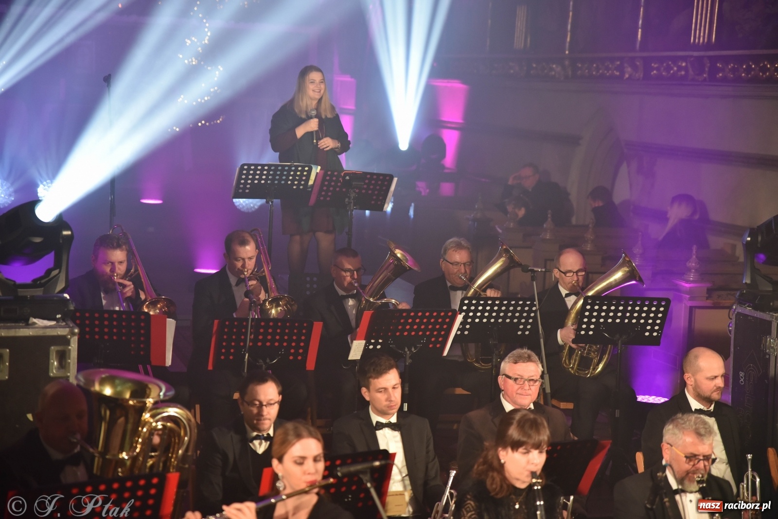 Zdjęcie w galerii na portalu naszraciborz.pl: Koncert świąteczny orkiestry Plania w kościele farnym wiadomości z regionu