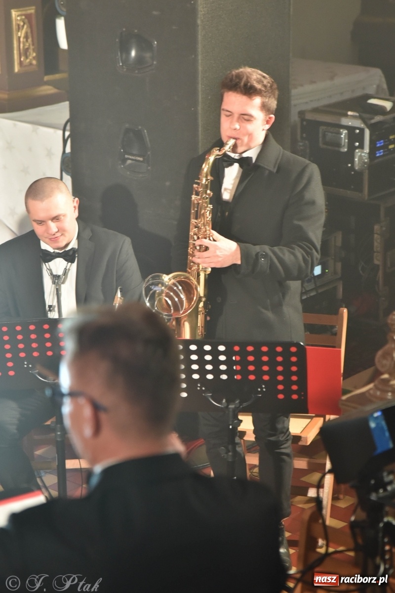 Zdjęcie w galerii na portalu naszraciborz.pl: Koncert świąteczny orkiestry Plania w kościele farnym wiadomości z regionu