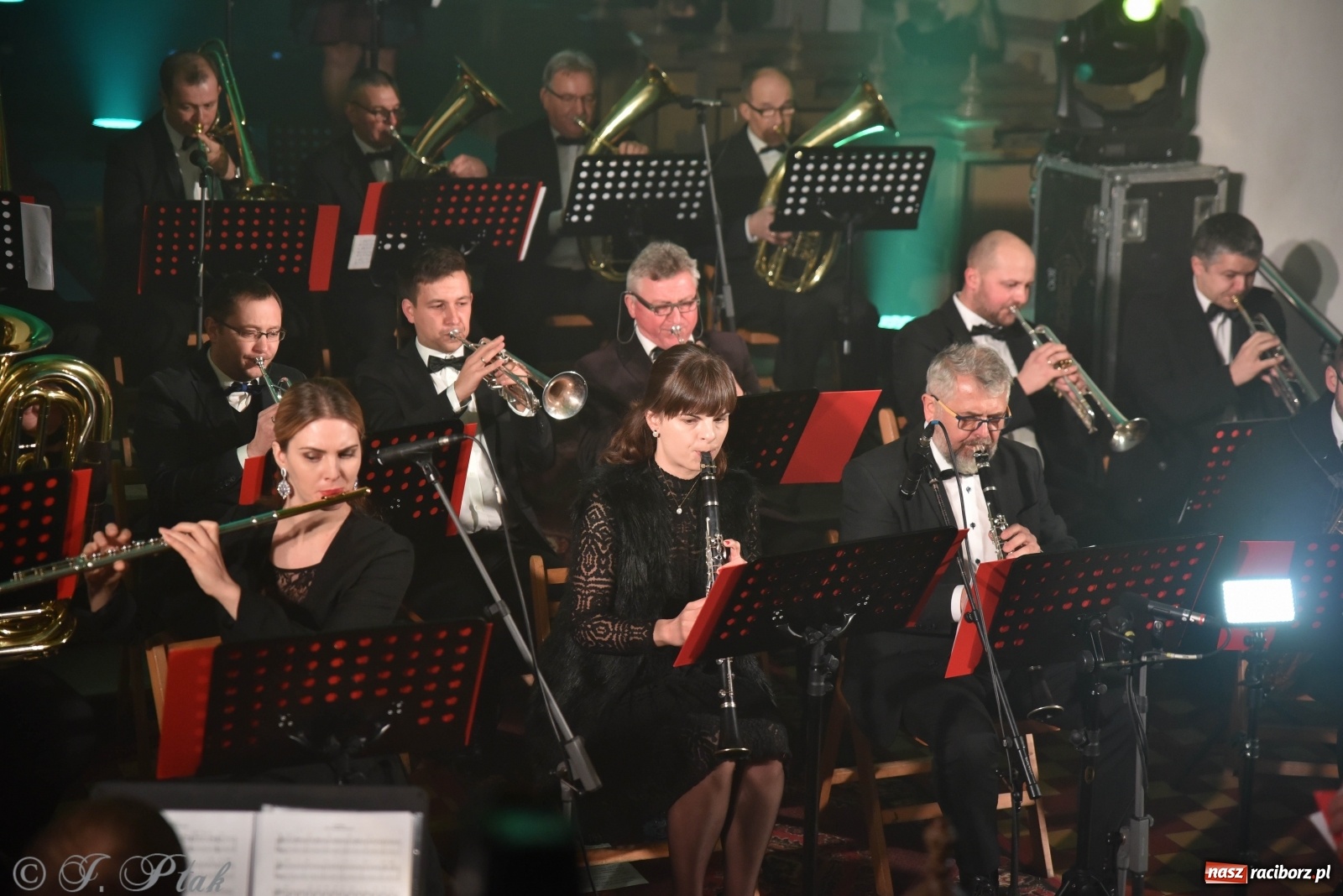 Zdjęcie w galerii na portalu naszraciborz.pl: Koncert świąteczny orkiestry Plania w kościele farnym wiadomości z regionu