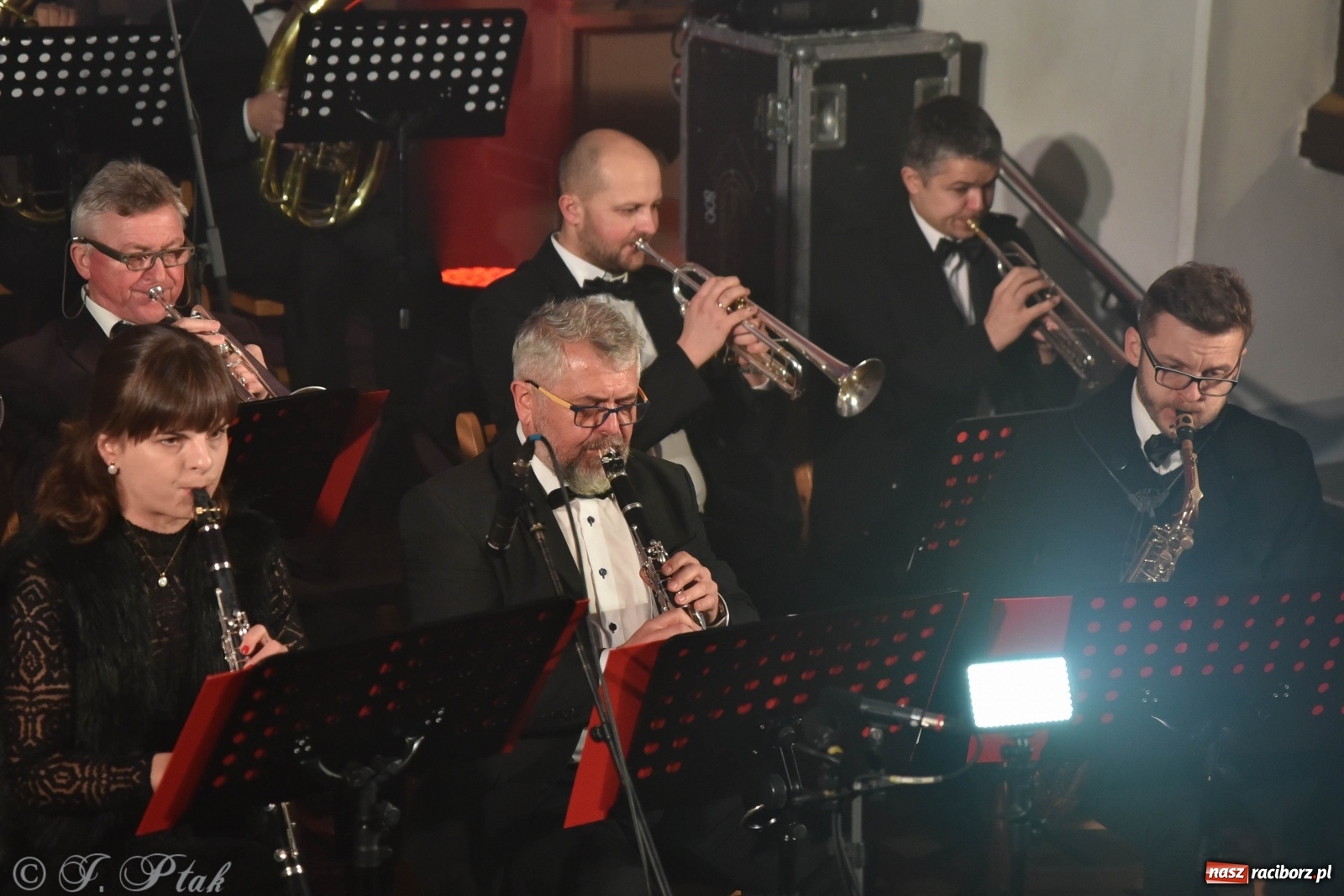 Zdjęcie w galerii na portalu naszraciborz.pl: Koncert świąteczny orkiestry Plania w kościele farnym wiadomości z regionu