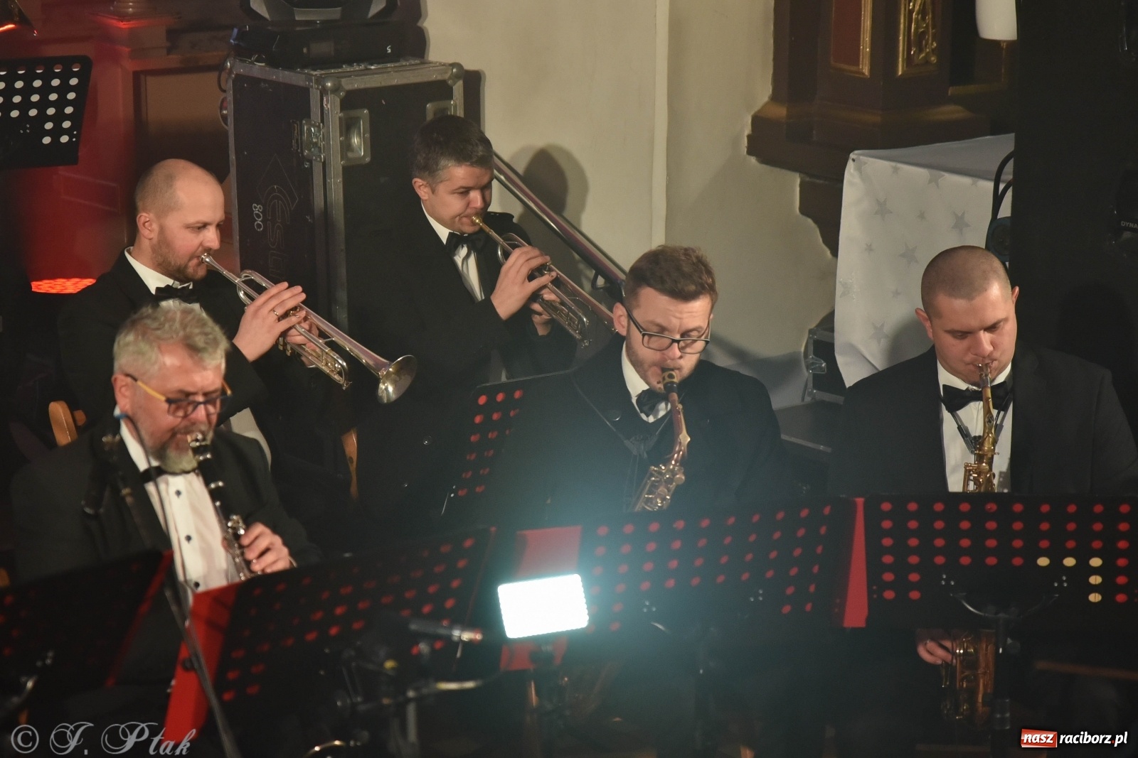 Zdjęcie w galerii na portalu naszraciborz.pl: Koncert świąteczny orkiestry Plania w kościele farnym wiadomości z regionu