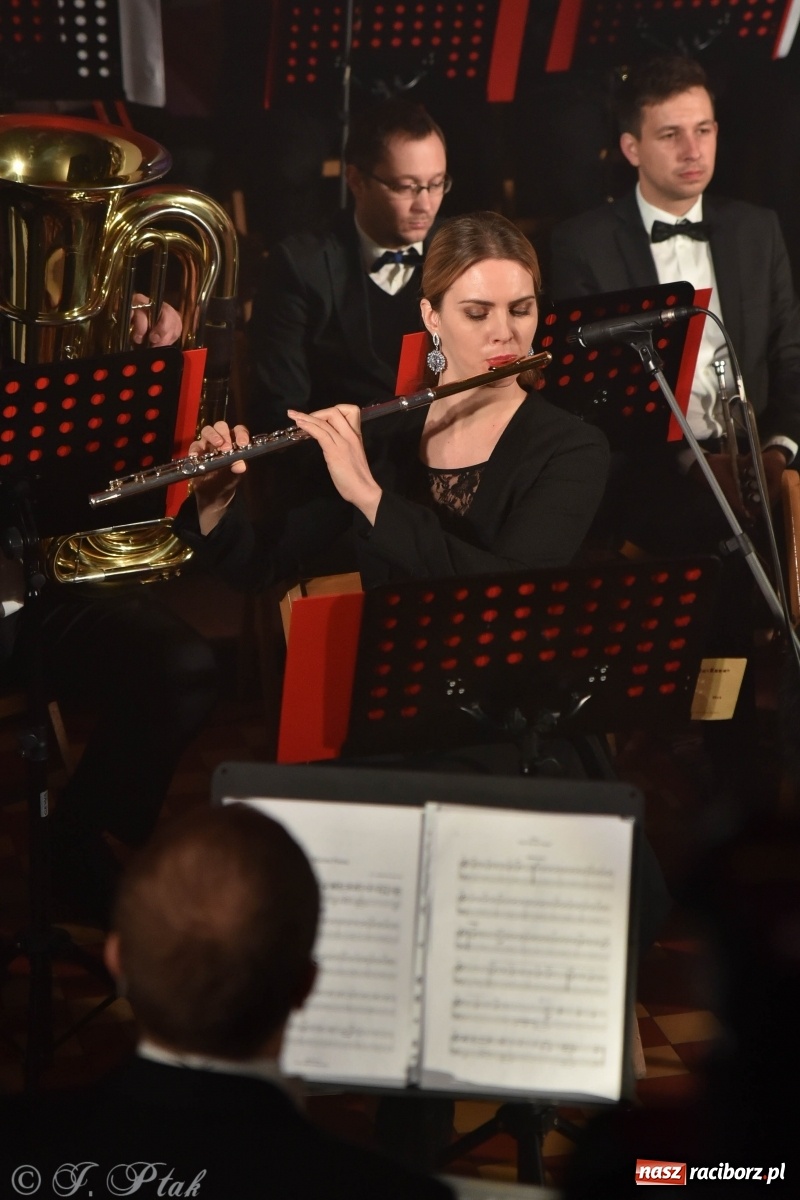 Zdjęcie w galerii na portalu naszraciborz.pl: Koncert świąteczny orkiestry Plania w kościele farnym wiadomości z regionu