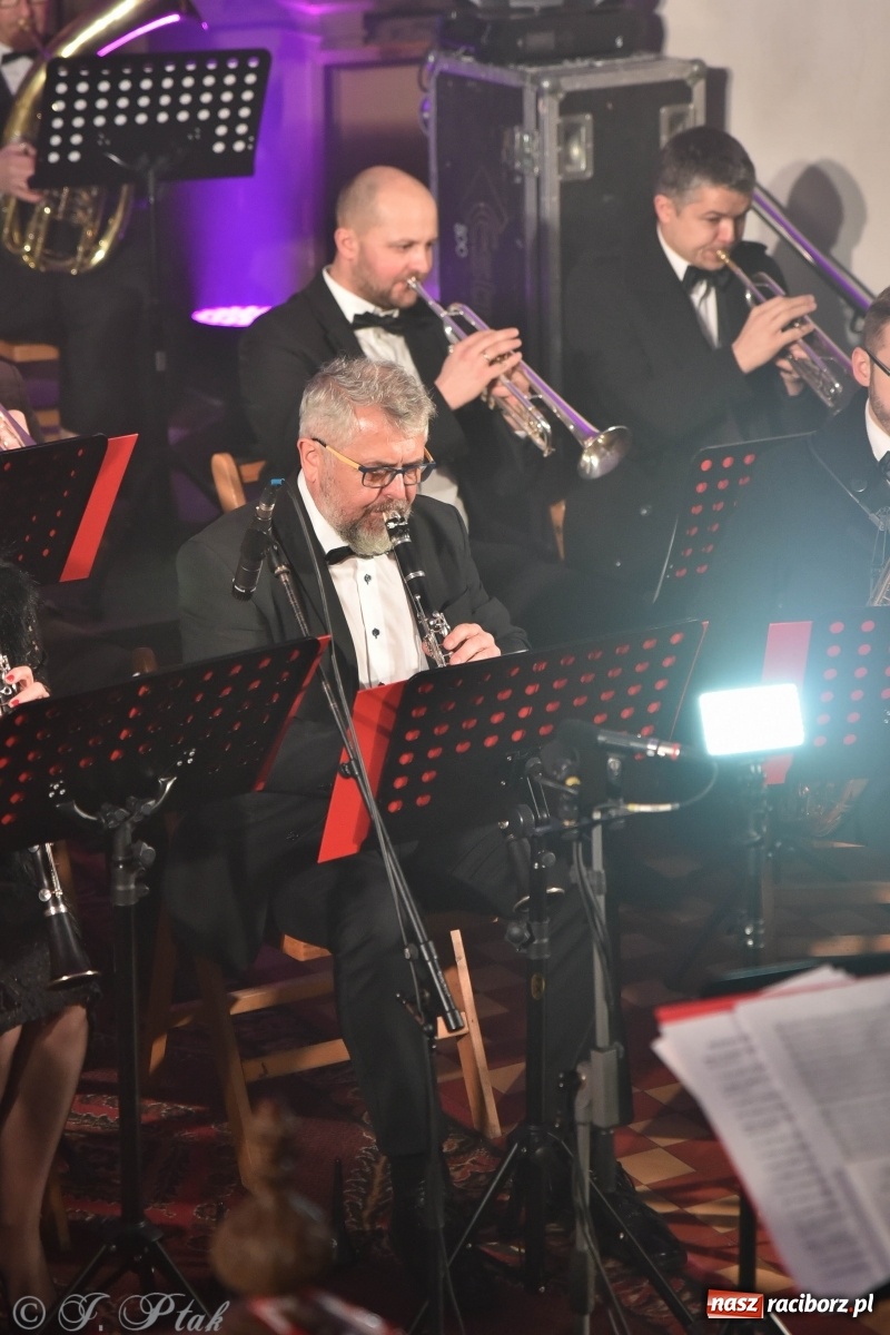 Zdjęcie w galerii na portalu naszraciborz.pl: Koncert świąteczny orkiestry Plania w kościele farnym wiadomości z regionu