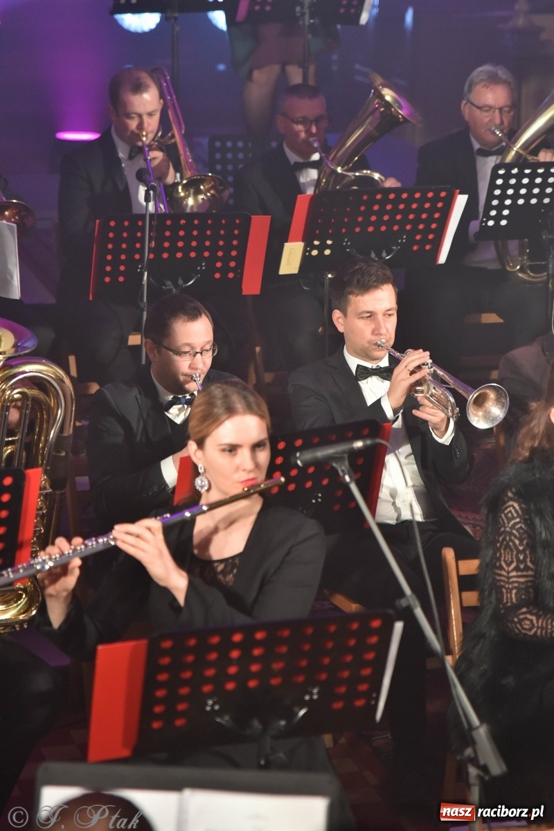 Zdjęcie w galerii na portalu naszraciborz.pl: Koncert świąteczny orkiestry Plania w kościele farnym wiadomości z regionu