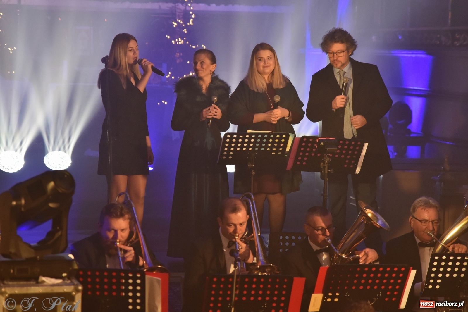 Zdjęcie w galerii na portalu naszraciborz.pl: Koncert świąteczny orkiestry Plania w kościele farnym wiadomości z regionu