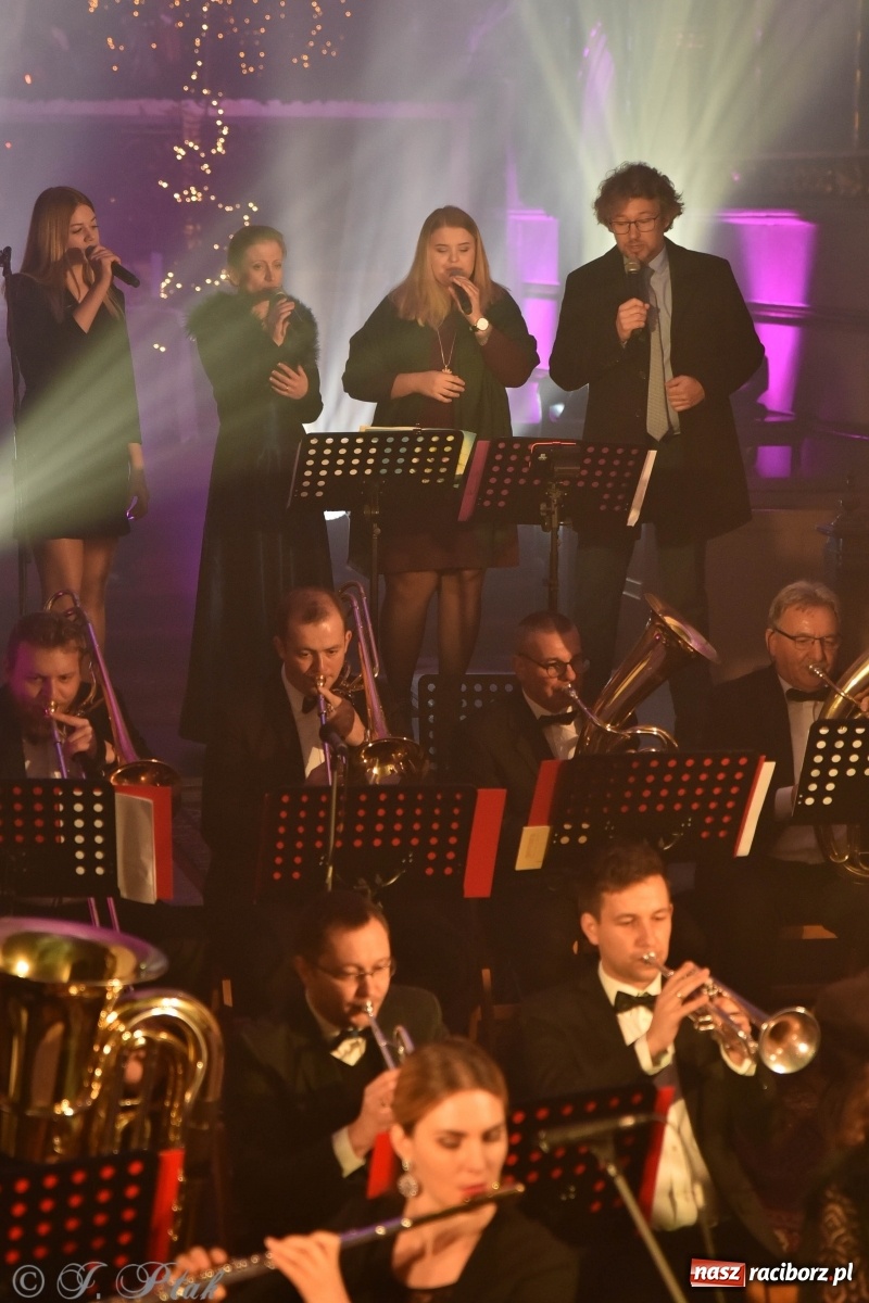 Zdjęcie w galerii na portalu naszraciborz.pl: Koncert świąteczny orkiestry Plania w kościele farnym wiadomości z regionu