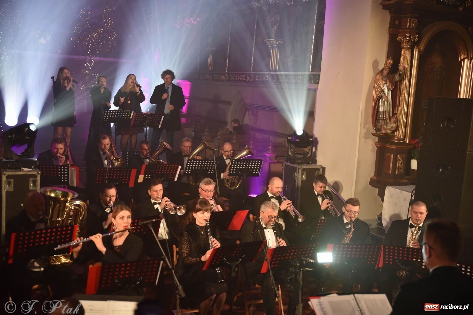 Zdjęcie w galerii na portalu naszraciborz.pl: Koncert świąteczny orkiestry Plania w kościele farnym wiadomości z regionu