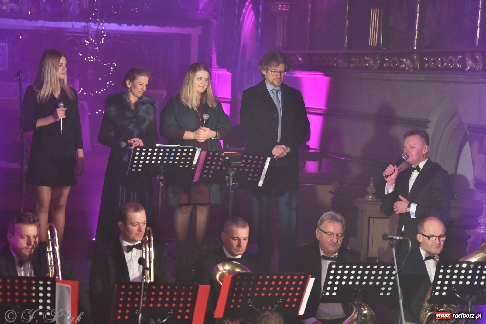 Zdjęcie w galerii na portalu naszraciborz.pl: Koncert świąteczny orkiestry Plania w kościele farnym wiadomości z regionu