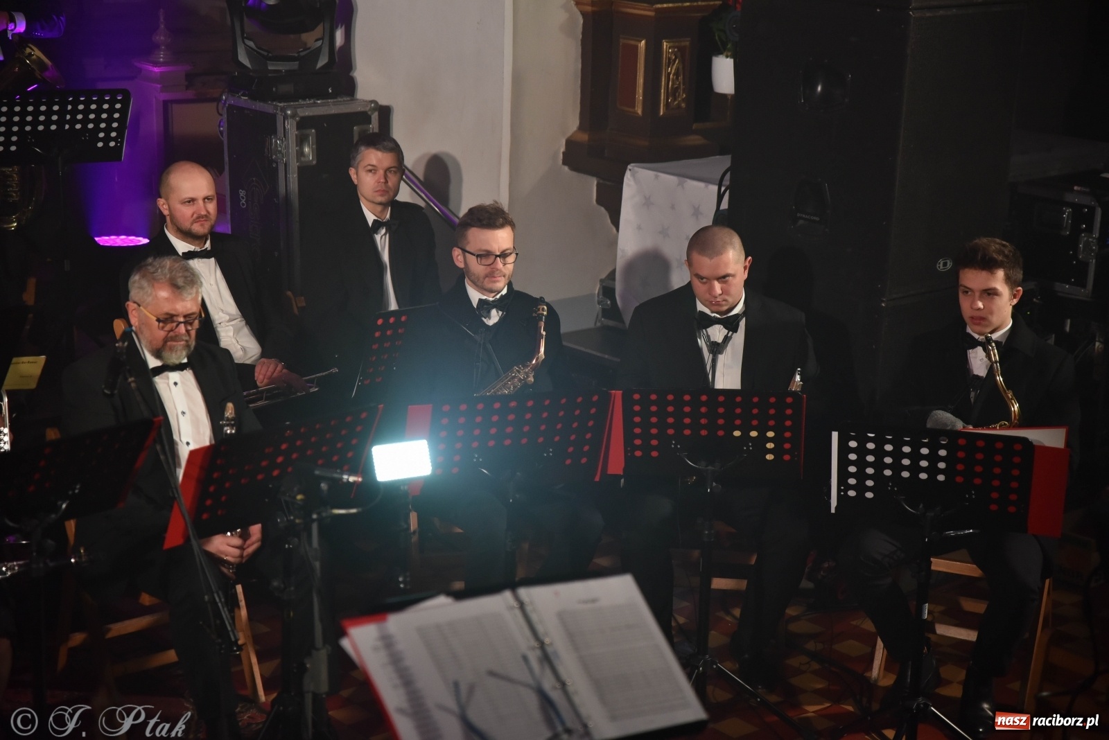 Zdjęcie w galerii na portalu naszraciborz.pl: Koncert świąteczny orkiestry Plania w kościele farnym wiadomości z regionu