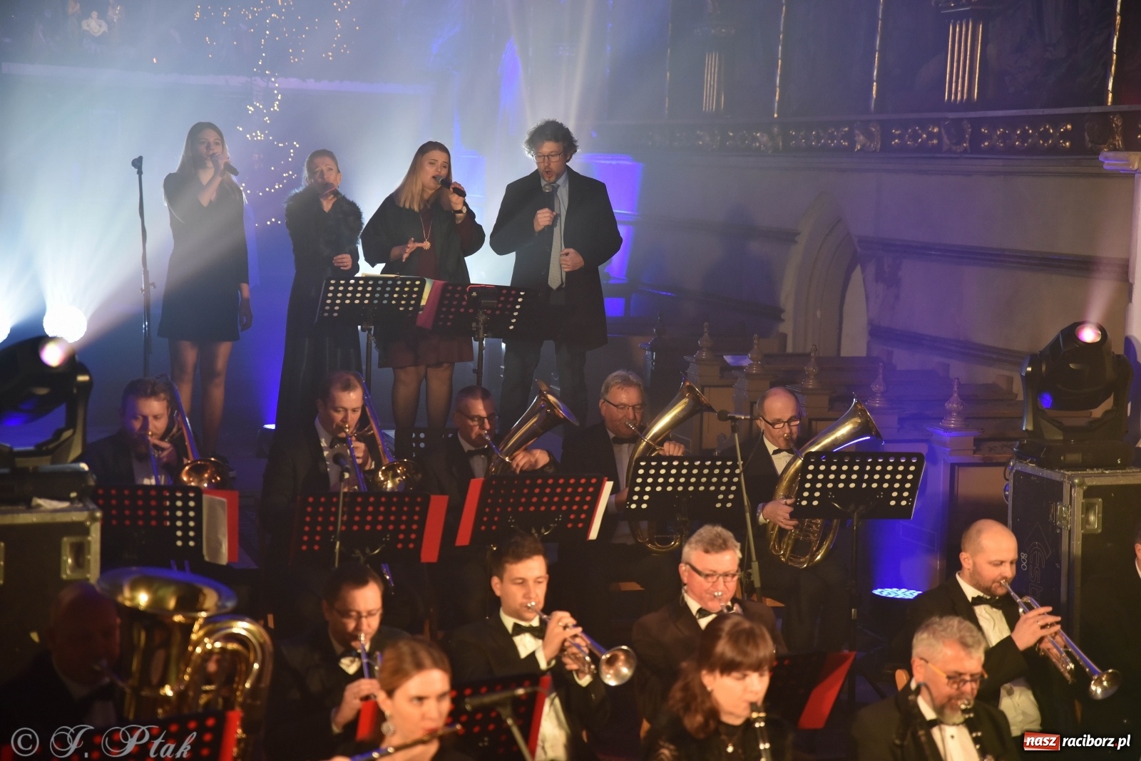 Zdjęcie w galerii na portalu naszraciborz.pl: Koncert świąteczny orkiestry Plania w kościele farnym wiadomości z regionu
