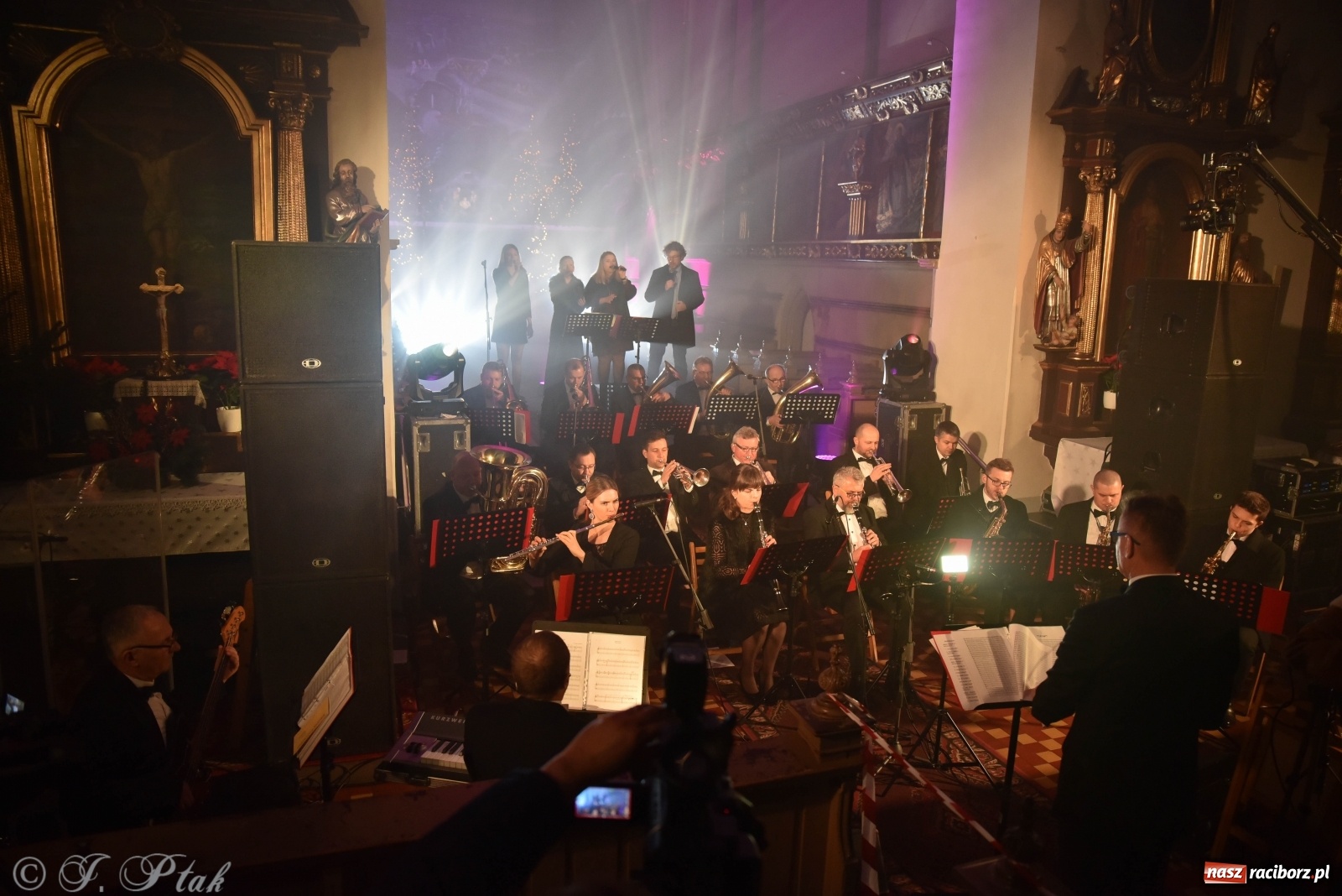 Zdjęcie w galerii na portalu naszraciborz.pl: Koncert świąteczny orkiestry Plania w kościele farnym wiadomości z regionu