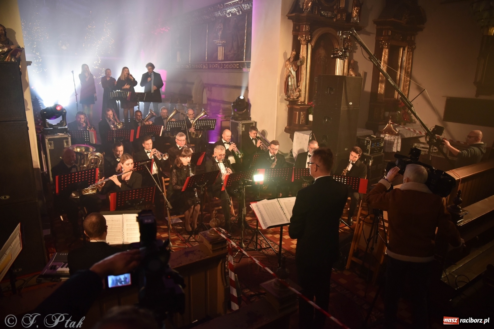 Zdjęcie w galerii na portalu naszraciborz.pl: Koncert świąteczny orkiestry Plania w kościele farnym wiadomości z regionu