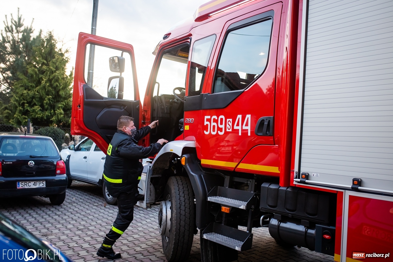 Zdjęcie w galerii na portalu naszraciborz.pl: Strażacy z Bojanowa z nowym volvo [FOTO] wiadomości z regionu