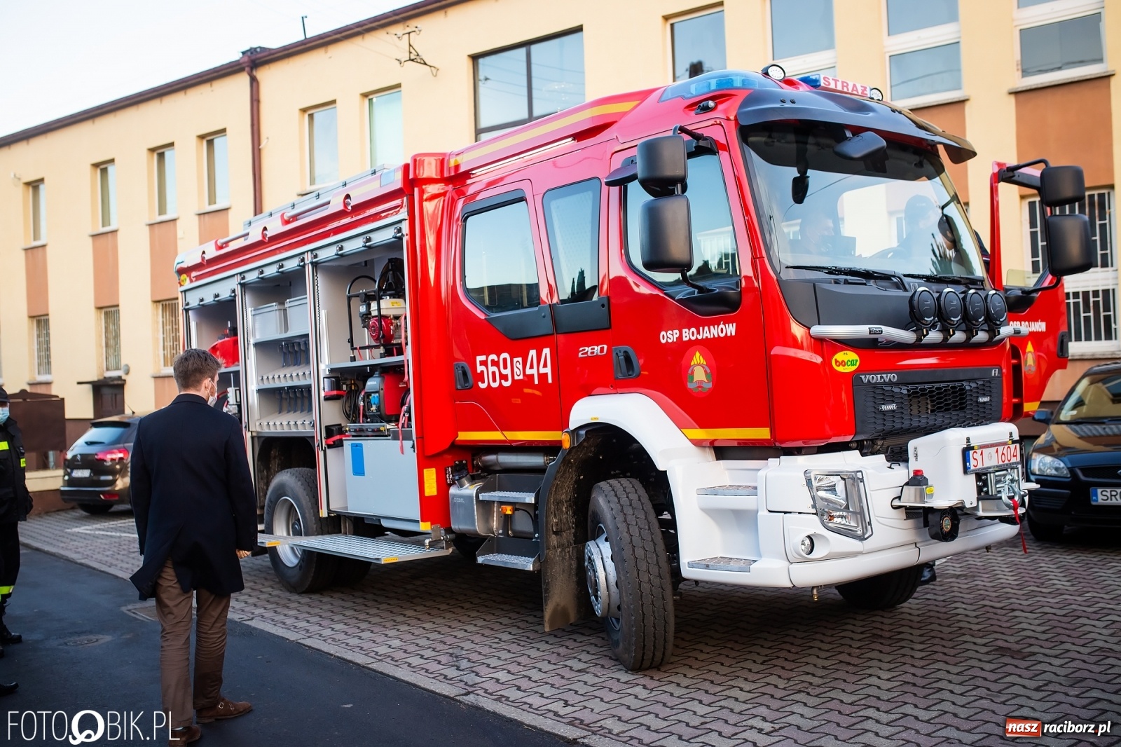 Zdjęcie w galerii na portalu naszraciborz.pl: Strażacy z Bojanowa z nowym volvo [FOTO] wiadomości z regionu