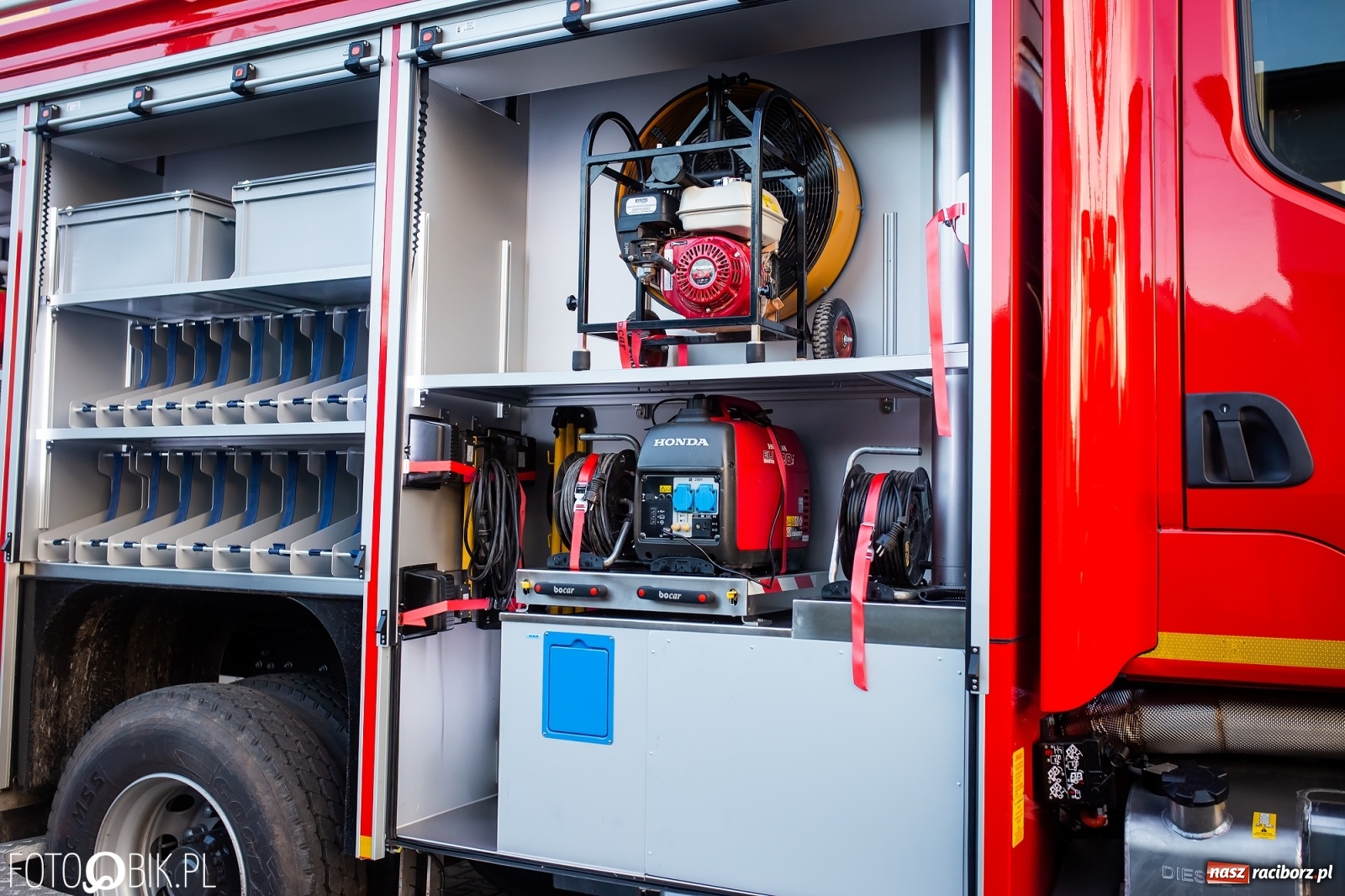 Zdjęcie w galerii na portalu naszraciborz.pl: Strażacy z Bojanowa z nowym volvo [FOTO] wiadomości z regionu