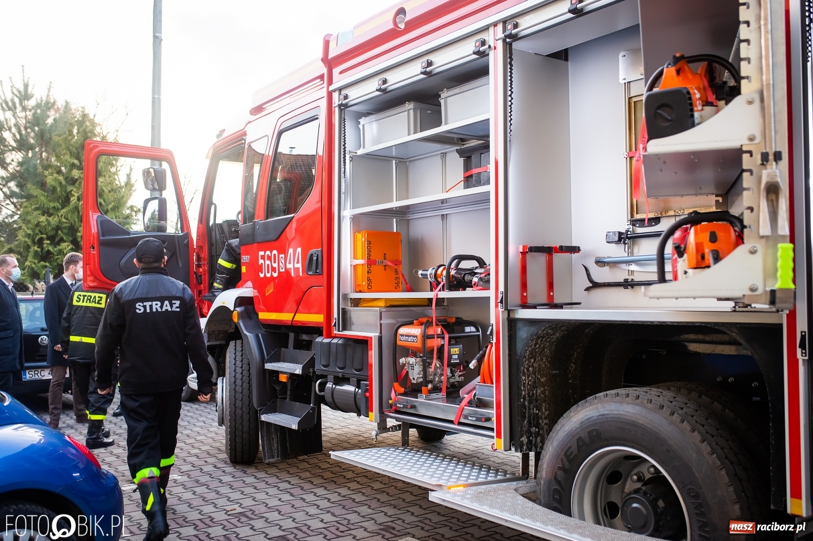 Zdjęcie w galerii na portalu naszraciborz.pl: Strażacy z Bojanowa z nowym volvo [FOTO] wiadomości z regionu