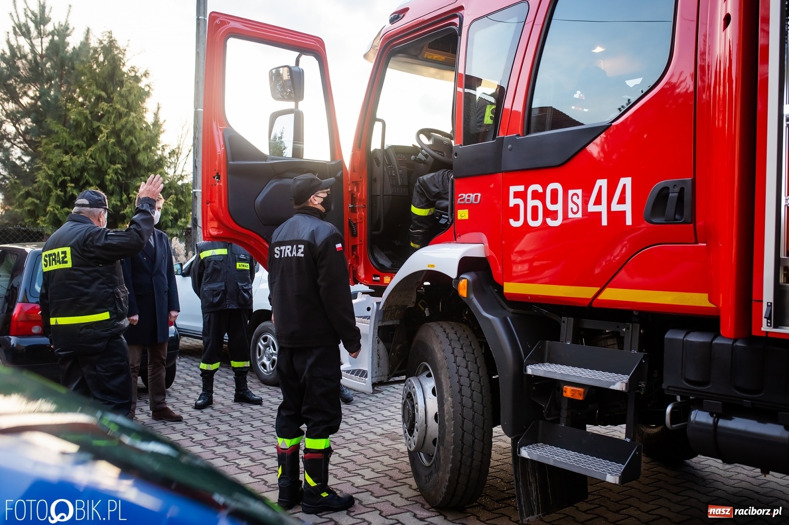 Zdjęcie w galerii na portalu naszraciborz.pl: Strażacy z Bojanowa z nowym volvo [FOTO] wiadomości z regionu