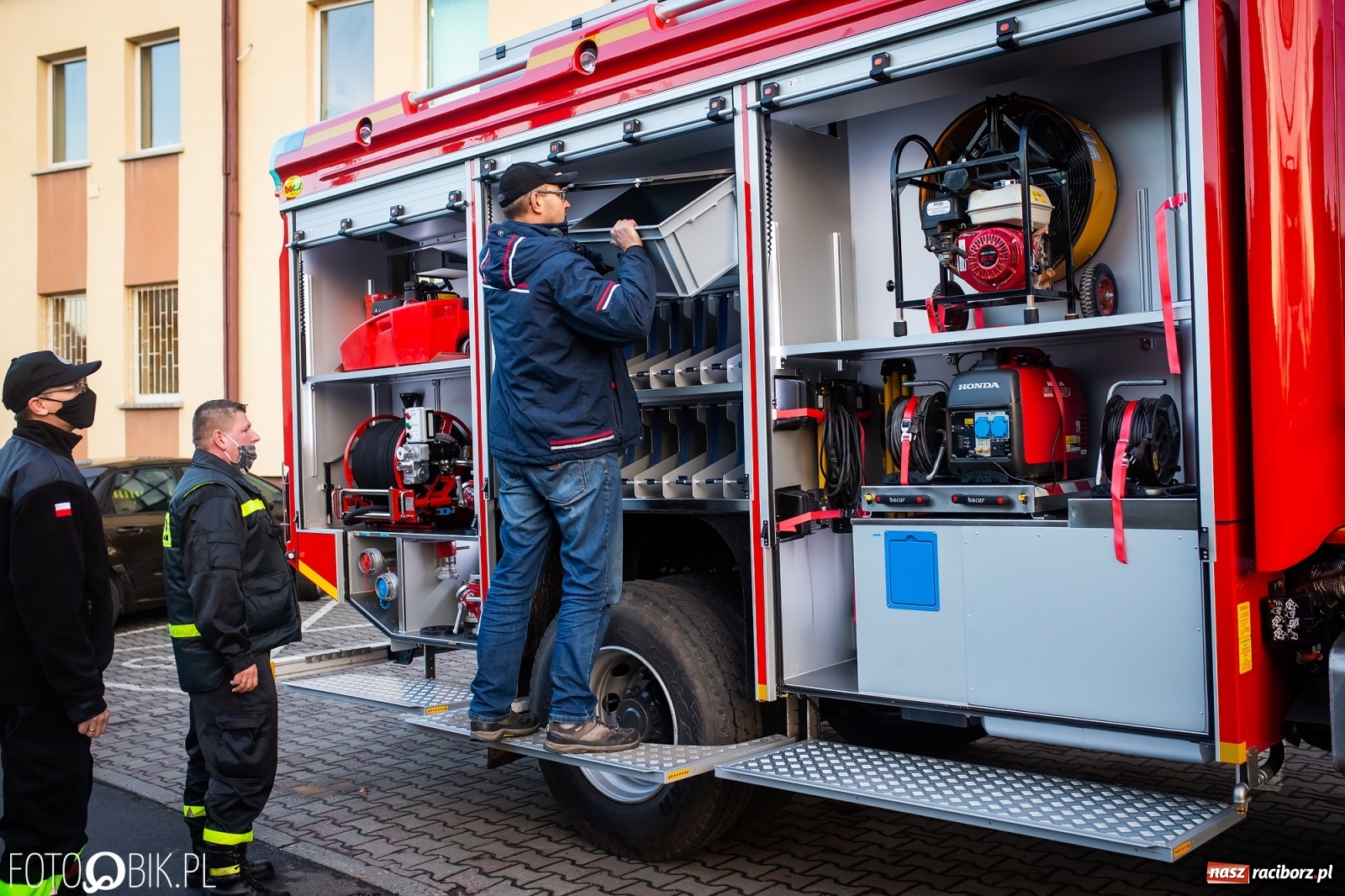 Zdjęcie w galerii na portalu naszraciborz.pl: Strażacy z Bojanowa z nowym volvo [FOTO] wiadomości z regionu