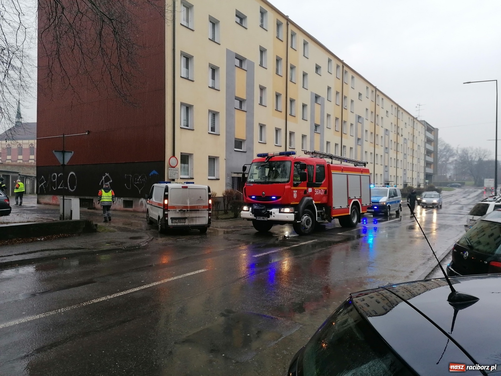 Zdjęcie w galerii na portalu naszraciborz.pl: Akcja strażaków i pogotowia gazowego na Głowackiego [FOTO] wiadomości z regionu