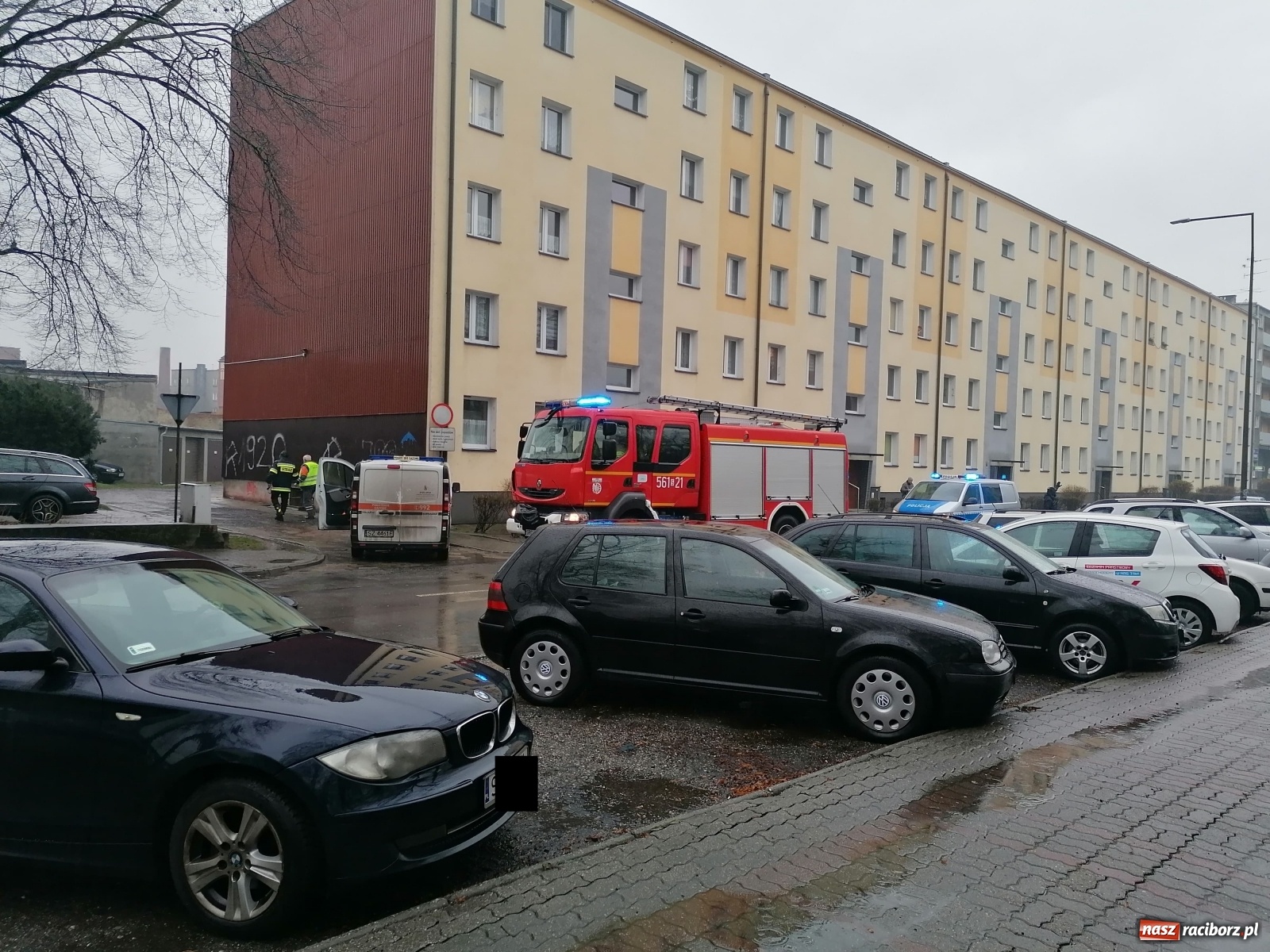 Zdjęcie w galerii na portalu naszraciborz.pl: Akcja strażaków i pogotowia gazowego na Głowackiego [FOTO] wiadomości z regionu