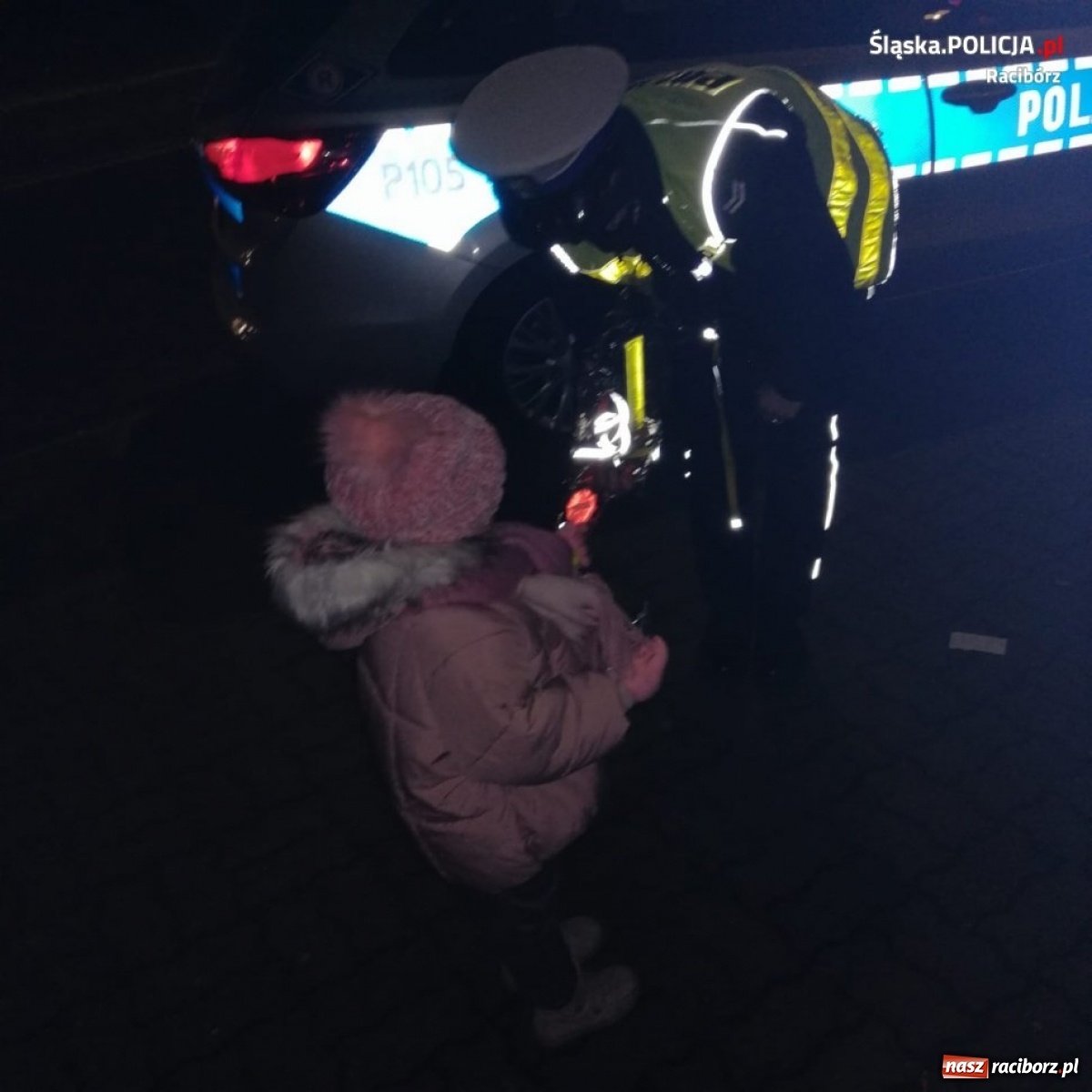 Zdjęcie w galerii na portalu naszraciborz.pl: Raciborska drogówka rozdała kolejne odblaski  wiadomości z regionu