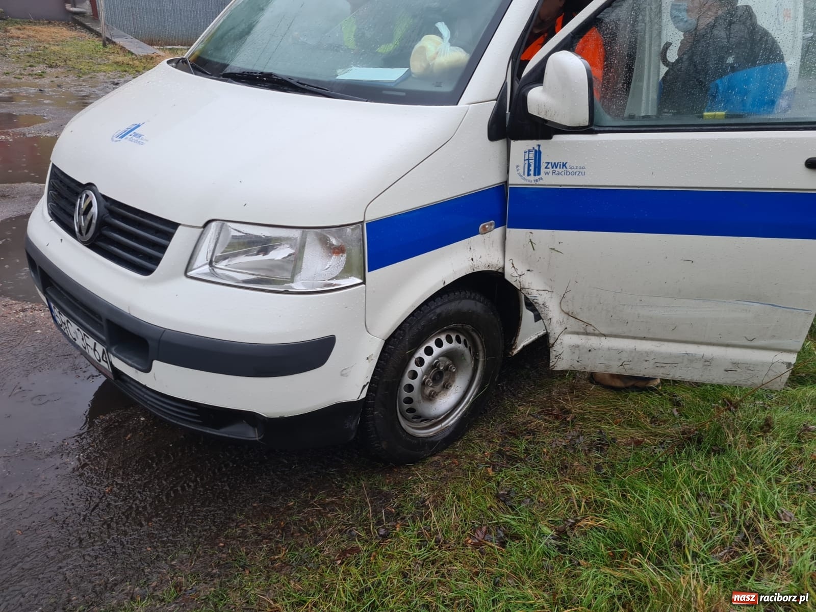 Zdjęcie w galerii na portalu naszraciborz.pl: Kolizja na skrzyżowaniu Rybnicka-Brzeska [FOTO]  wiadomości z regionu