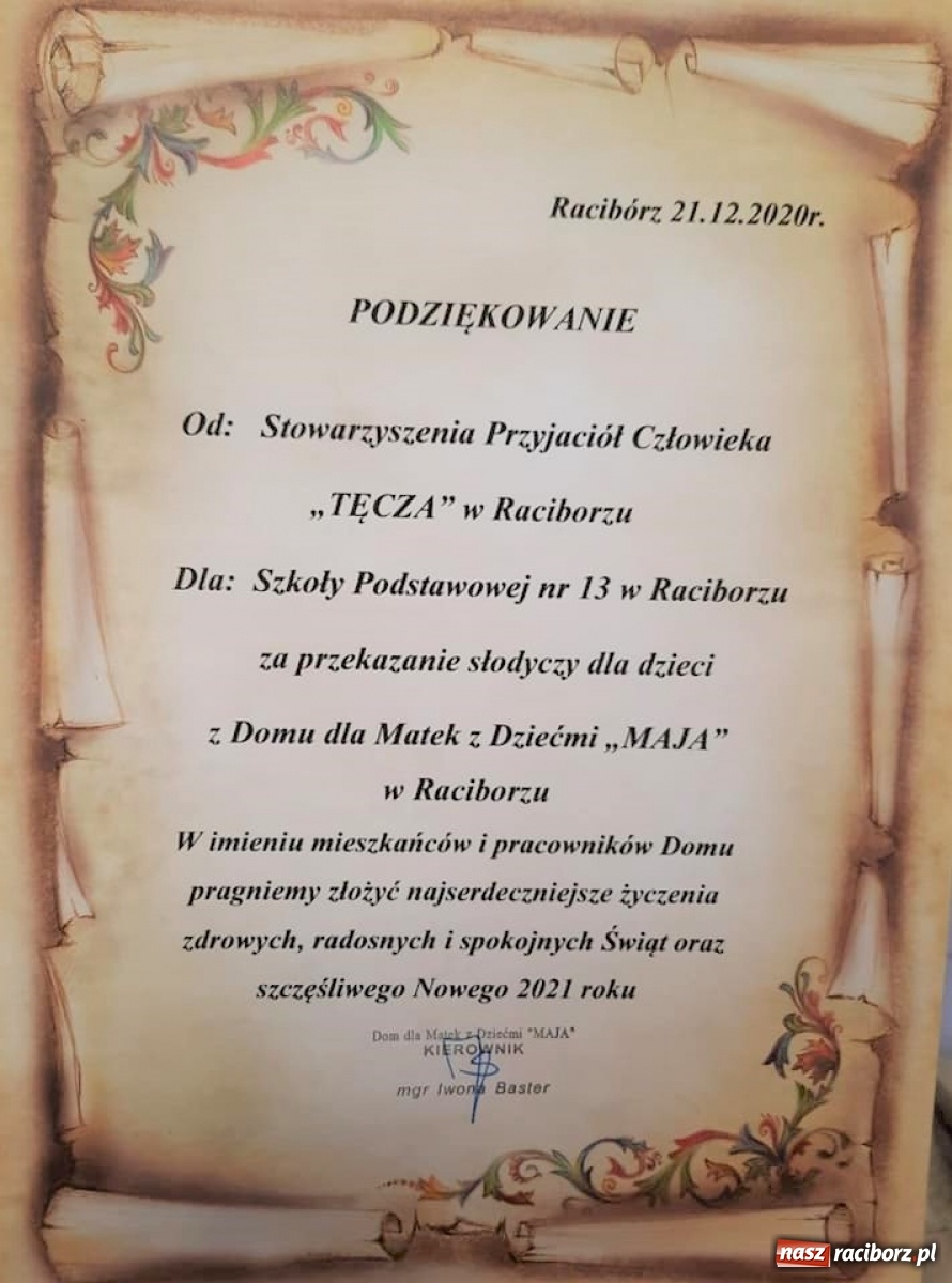 Zdjęcie w galerii na portalu naszraciborz.pl: Zespół fletowy SP 13 nagrywa on-line wiadomości z regionu