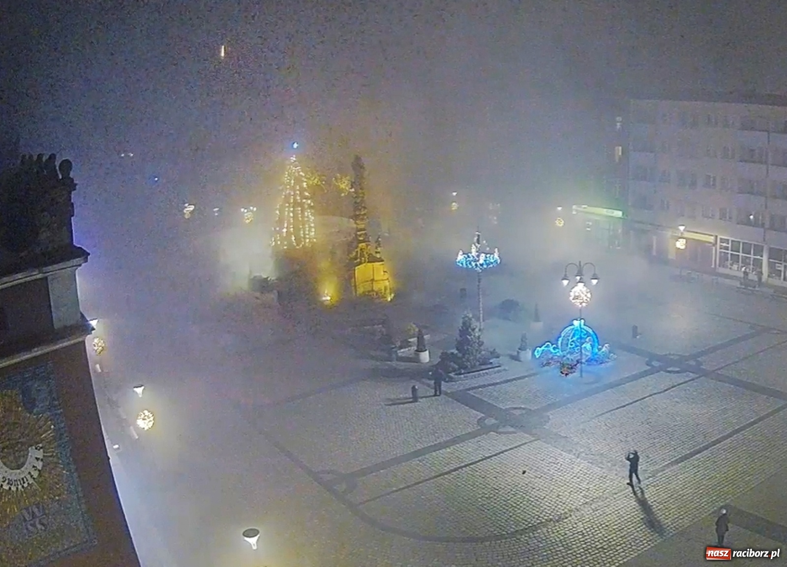 Zdjęcie w galerii na portalu naszraciborz.pl: Raciborzanie na domówkach powitali nowy rok. Nieliczni na Rynku [FOTO, WIDEO] wiadomości z regionu