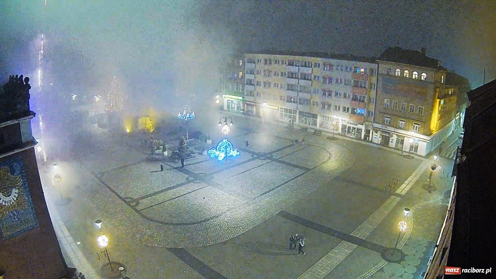 Zdjęcie w galerii na portalu naszraciborz.pl: Raciborzanie na domówkach powitali nowy rok. Nieliczni na Rynku [FOTO, WIDEO] wiadomości z regionu