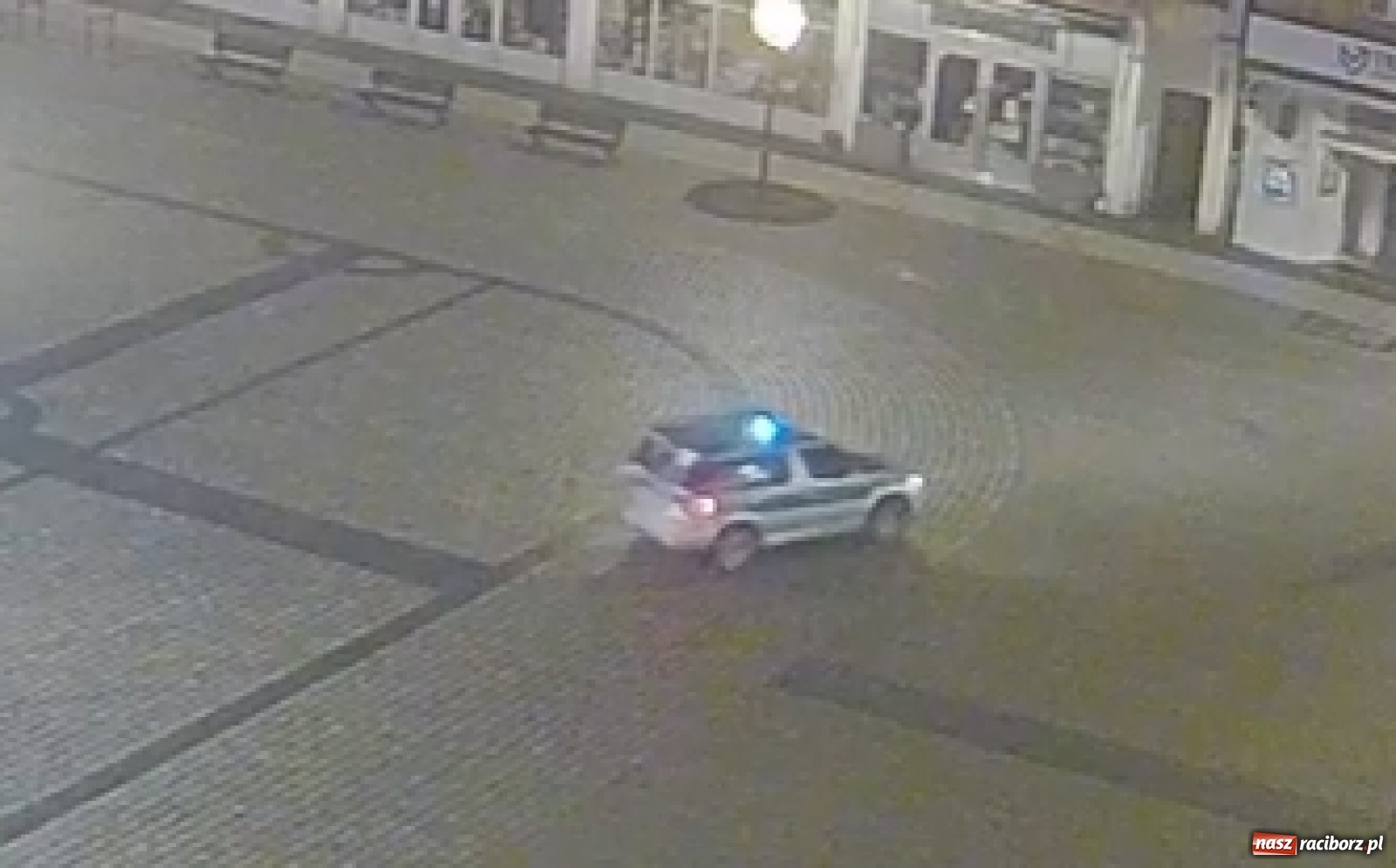 Zdjęcie w galerii na portalu naszraciborz.pl: Raciborzanie na domówkach powitali nowy rok. Nieliczni na Rynku [FOTO, WIDEO] wiadomości z regionu