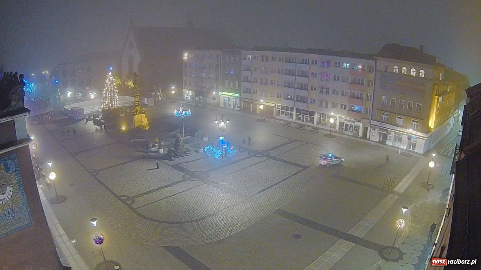 Zdjęcie w galerii na portalu naszraciborz.pl: Raciborzanie na domówkach powitali nowy rok. Nieliczni na Rynku [FOTO, WIDEO] wiadomości z regionu