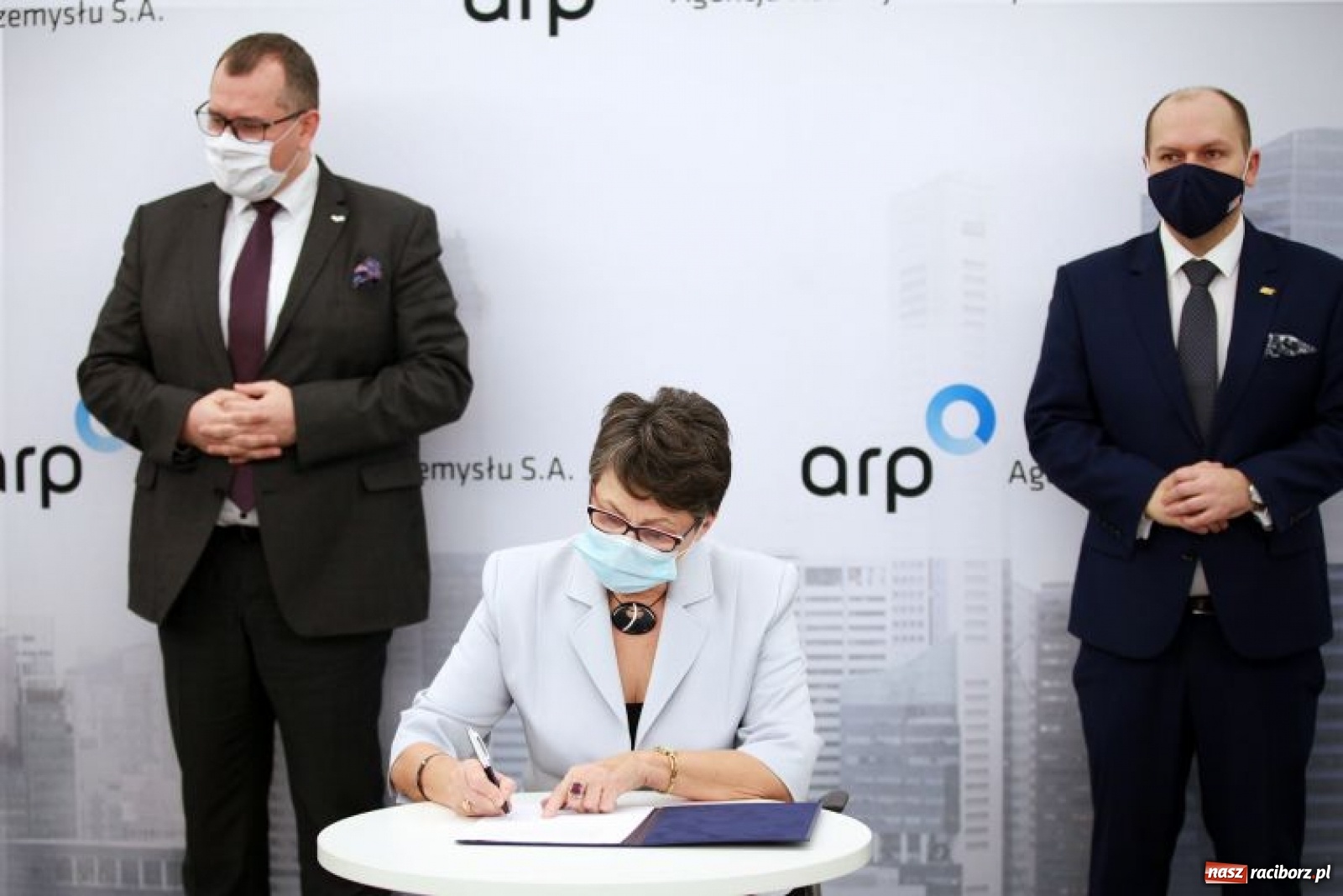 Zdjęcie w galerii na portalu naszraciborz.pl: Rafamet podpisał umowę z ARP Leasing oraz PKP Intercity Remtrak  wiadomości z regionu